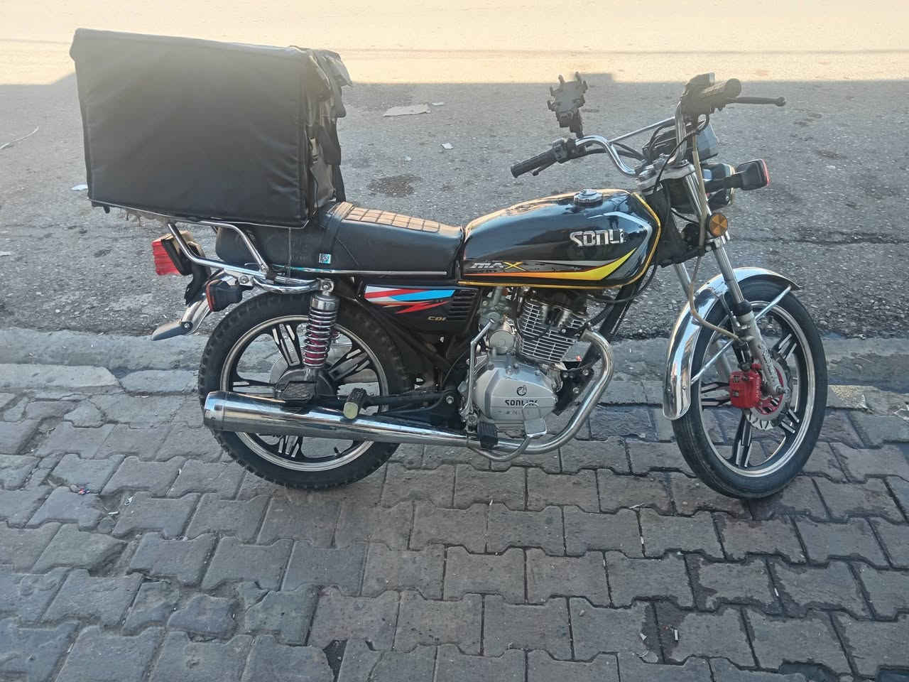 سونك خمسة كیر مودیل 22 كهربائيات كامل شغالة  مابي لا صرف لا بخار سلف شغال بي شویة نواقص بسیطة ،، اشایر كدام ،، وسبرنك مال ستاند تعلیك ،، صینیة مال زنجیل فقط،،

رایده ب 450 وبي مجال لطیبین  *********** تواجد ماسنجر و واتساب فقط.
