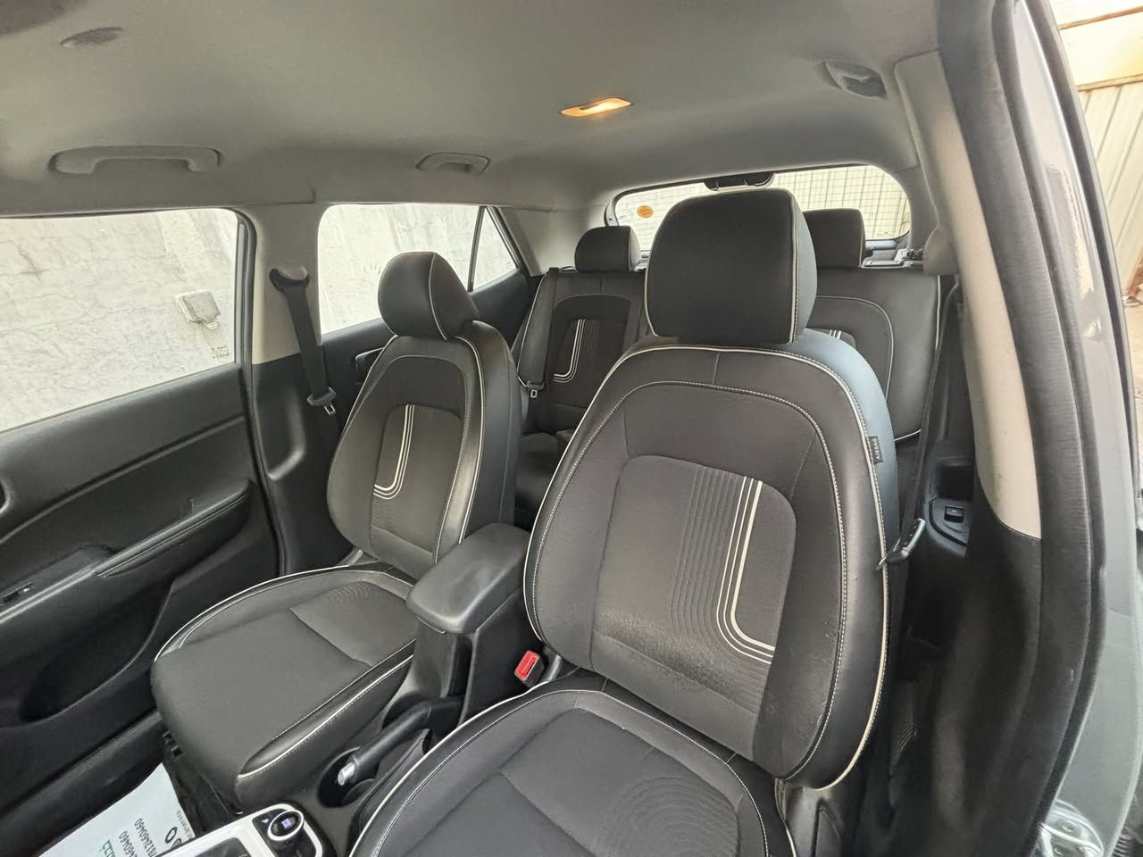 � للبيع: Hyundai Venue موديل 2022

📍 الموقع: العراق

✔️ المواصفات:
 • محرك 1.6 اقتصادي
 • عادي أوتوماتيك
 • دفع أمامي
 • شاشة + بلوتوث
 • نظام المحافظة على المسار (Lane Keep Assist)
 • كاميرا خلفية
 • حساسات
 • تبريد ممتاز
    . تدفئة كشنات

📊 الحالة:
 • ممشى قليل (حوالي 14 ألف ميل)
 • السيارة نظيفة جدًا من الداخل والخارج
 • بيها صبغ خفيف جهة السايق (بدون تأثير على الشاصي)
. ضربات خفيفه موضحه بالصور

🔧 ملاحظات:
 • السيارة بحالة جيدة وجاهزة للاستخدام

💰 السعر: 14300$(قابل للتفاوض)

العنوان : المنصور
📞 للتواصل: خاص


**إذا كنت صاحب هذا الإعلان وتريد حذفه لأي سبب، رجاءا أرسل رسالة إلى الدعم الفني**