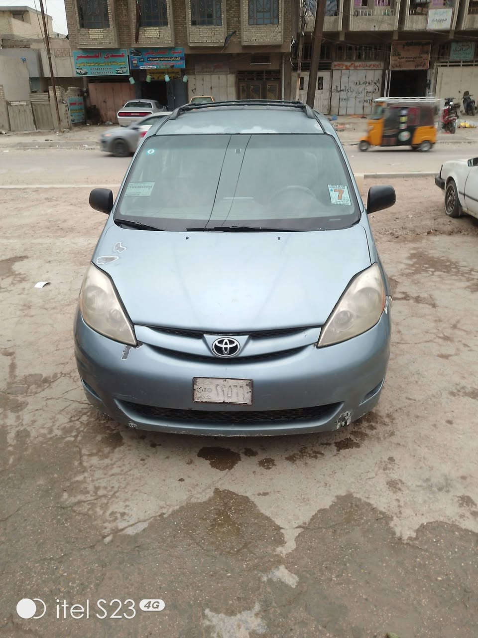 سلام عليكم سياره تيوته سينا موديل 2007 رقم بغداد صدامي تحويل مباشر كير ومكينه حلوات تبريد بس غاز تبريد 3قطع مكينه سته سلندر سياره مابيهه قطعه مبدله كله ليبل واحد ريد بيعه شراي يقيمه ويخذه بمايرضي الله وحياتي لكم *********** مكاني بغداد
