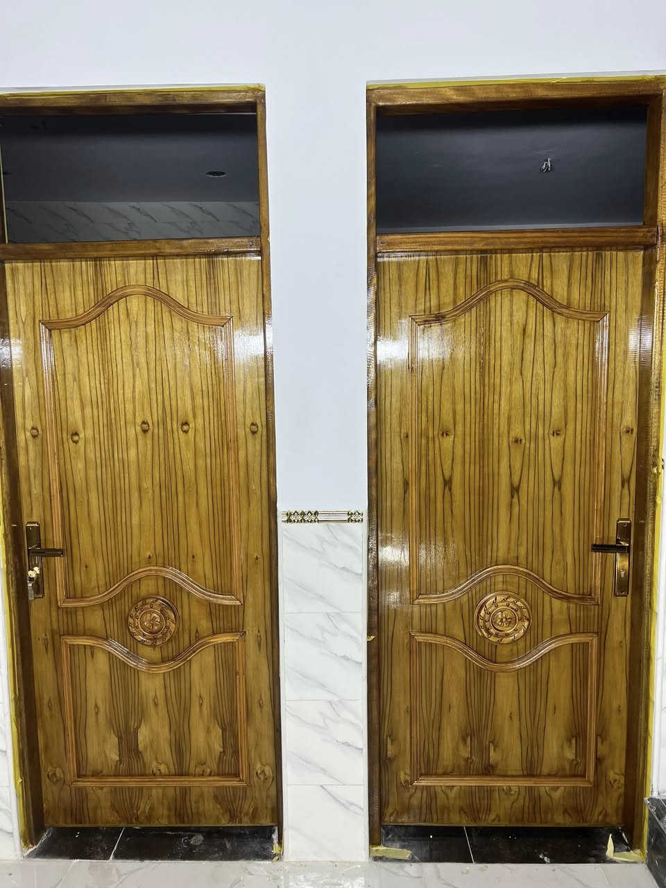 💥💥💥من جانب اعمال نجاره الاخلاص💥💥💥      في تصميم ابواب خشب داخليه وفي تصاميم حديثه وانشاء احدث الديكورات حسب طلب الزبائن الاستفسار عبر الرقم التالي  ***********
العنوان المدائن شارع معمل الغاز
