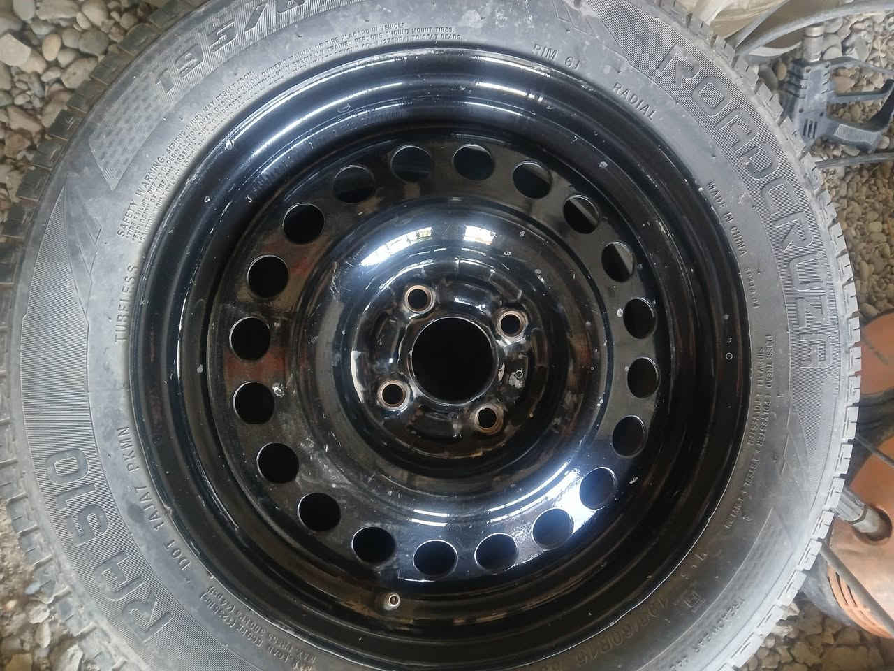 متاح زوج تاير حجم ١٤ وموجود ويل حجم ١٥ مكاني بغداد شراي يتفضل خاص
