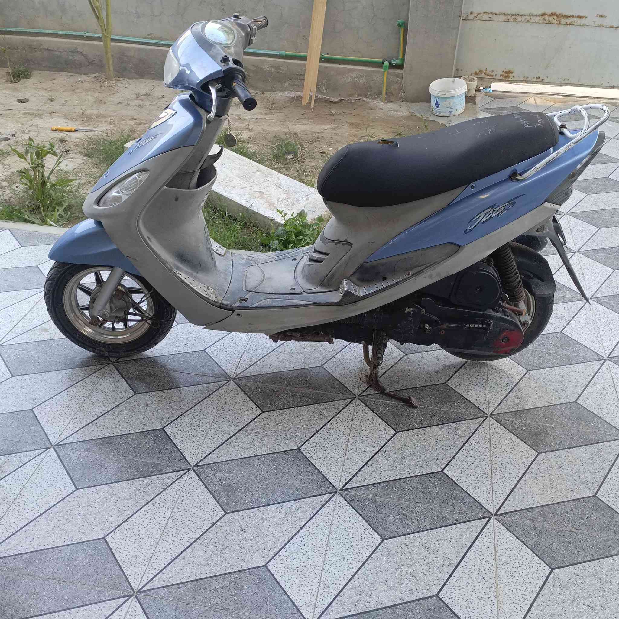 سلام عليكم اخوان ماكس منغولي للببع دراجه مامفتحوه وكلشي مابيه  وهاذه وصله كدامكم مبدل كفر وبيه كم شغله نقص الله شاهد دراجه حلوه لو مامعتاز مابيعه اتصل وبيك خير وتدلل هاذه رقمي***********
