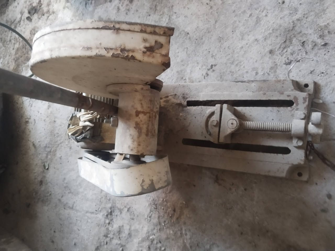 كتر قايش للبيع محترك الماطور
السعر 100 الف 
***********
