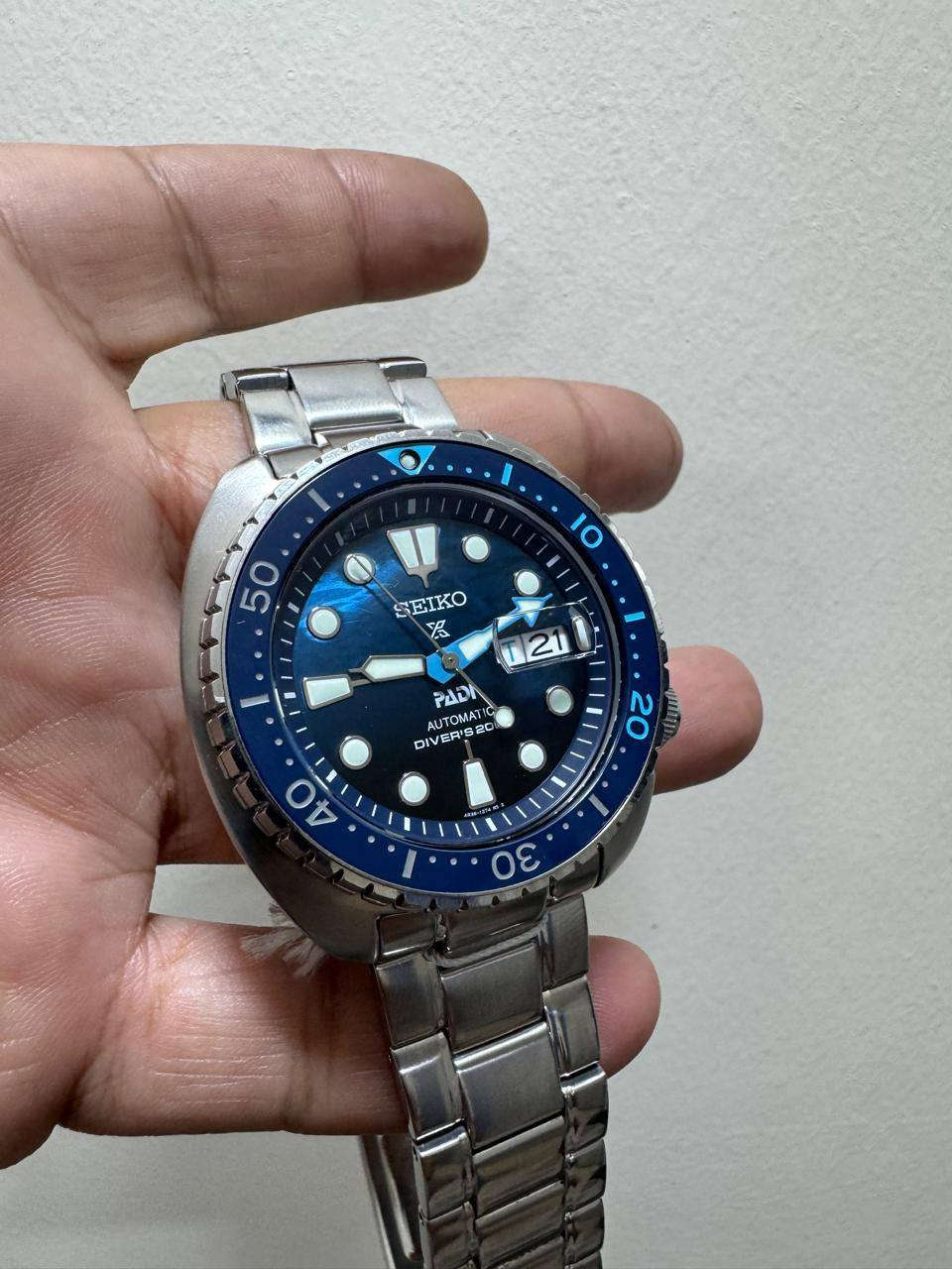 سيكو اصلي وكاله شرق اوسط
غواصين ٢٠٠ متر - قطر ٤٦ ملم 
زجاج زفير - طوق سيراميك متحرك - قفل بحري 
مستخدم كم مره بحالة الجديد مع كافة الملحقات 
السعر 370$ 
مكاني بغداد ومتوفر توصيل


**إذا كنت صاحب هذا الإعلان وتريد حذفه لأي سبب، رجاءا أرسل رسالة إلى الدعم الفني**