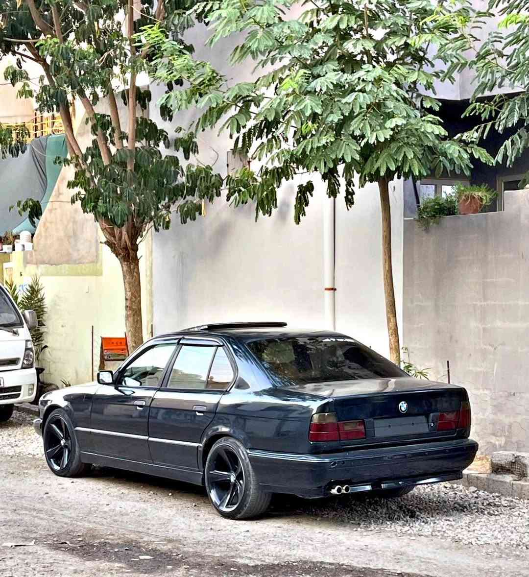 فرۆشتن و گۆڕینەوە بە شتێ بەدڵم بێ
Bmw 525i مەکینە کەپسی عەدل مەرغوب
رەقەم سلێمانی
سلایت
کوشن جلد
ئێرباگ
پێش پان
لایت ئەڵقە
ئاوێنە کارەبا
ئاوێنە گوێ بەرخ
جام کارەبا
فول فولە بەس گێڕی عادیە
تەبریت سارد و گەرم🥶
سەیارەکە پێش و دوای کەپسە قرچ و زەربەی نیە
دۆسەی ژێر دەرگاکان هێشتا پلاستیکی بیلادە نەکراوە بە ئاسن
ژێر و ناو و دەری زۆر جوانە
خایساتی نیە
تەقەو رەقەی نیە 
سەیارەکە هەمو مەسروفەکانی دەرکراوە بێ مەسروفە
بەشەرتی بەناو کردن و غەرامە
سەیارەکە لە کەلارە *********** كالار, السليمانية
