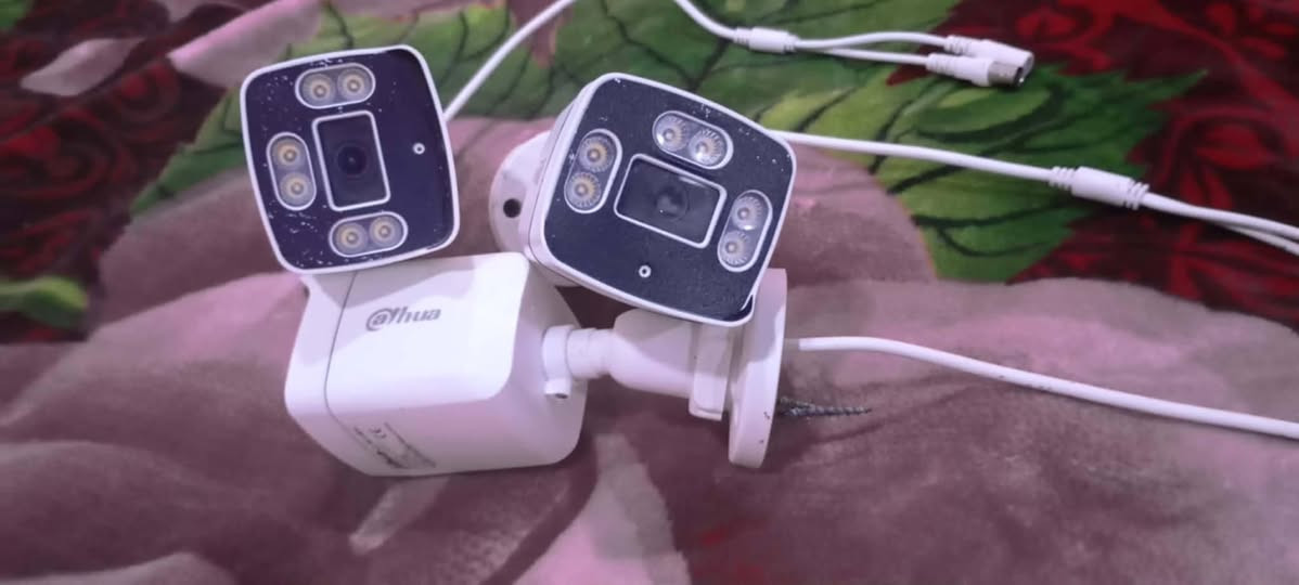 بيع مستعجل كامرات جديدة غير مستخدمة
مشتريهن 250 نريدهن ب120 وبيهن مجال 
كامرات +يو بي اس+ الريموت +السستم مالتهن والكيبلات 
مكان: كوفة /جسر الكوفة القديم
 
للتواصل مراسلة الصفحة او الاتصال على 
***********
