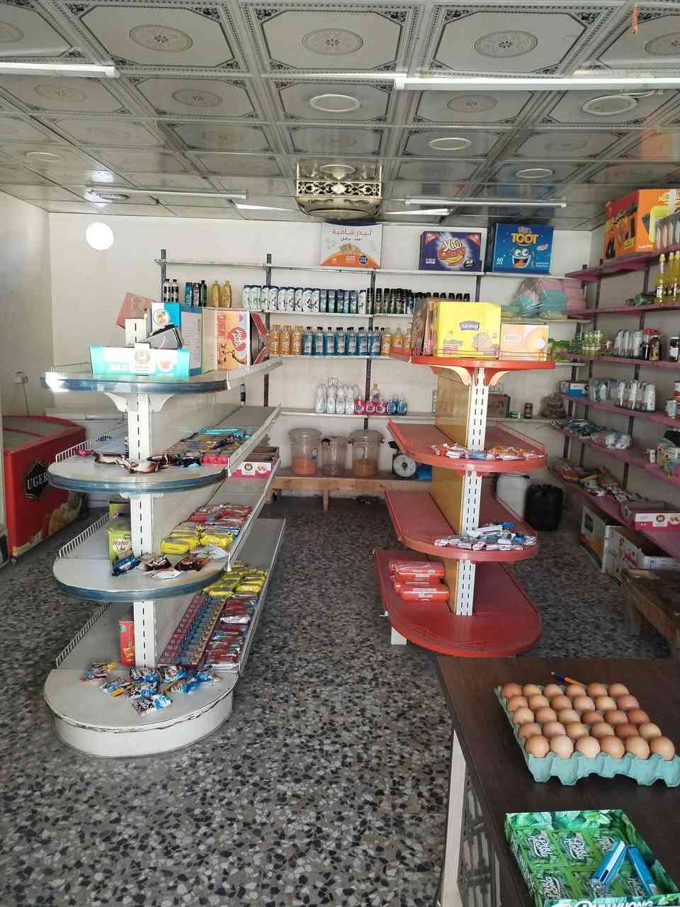 السلام عليكم
الأسواق للبيع
الأسواق يرادلها مسواك دخلها اليوم من جانت متروسة مسواك من ٣٥٠ لا ٤٢٠
هسه حاليا مابيها مسواك ودخلها ١٥٠ تجي بعينك وتشوف
اجارها ١٧٥
ساحب مولد ينطوك ١٣ تدفع ١٠ أمبيرات
محتويات الأسواق
سبلت ٢ طن جبسون
سستم كامرات وبلازمه
برادات محاورات تجميد وهنه تبريد يعني بتموز بيها طبقه ثلج 
وباقي محتوياتها كدام عينك
اني مصورها هسه وعندي صور من متروسه غراض بس ماريد اغشكم تشوف شي تروح تلكه غير شي اني اريد ابيع 

السعر
٣٧٥٠  وبيها مجال بسيط
سبب البيع انتقال إلى غير محافظة
مكان الأسواق بغداد زعفرانية نهاية شارع المعهد
*********** واتساب
