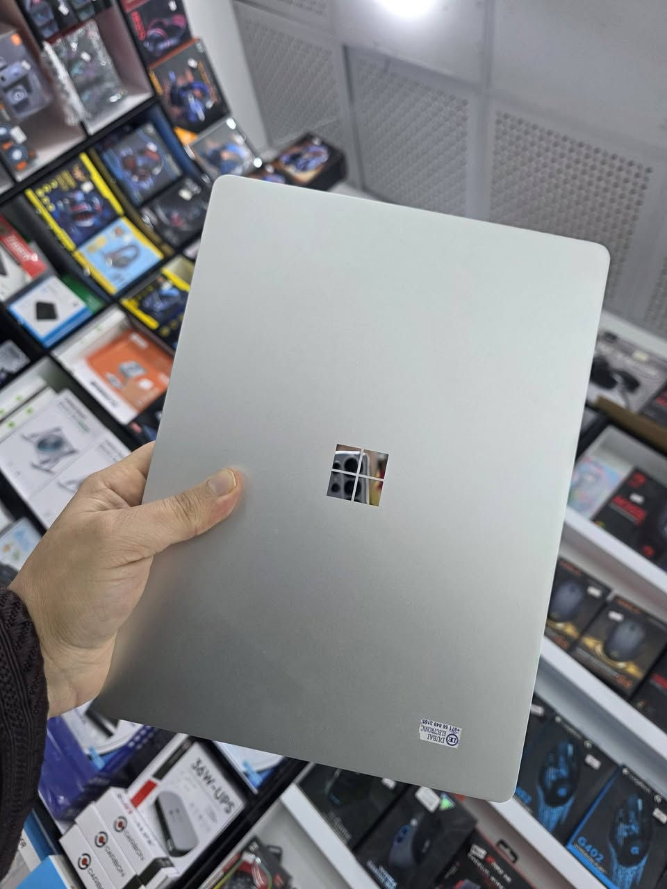 💻🔥 عروض مميزة على لابتوباتMicrosoft 
Surface Laptop Go
🔹 معالج: Core i5 – الجيل العاشر
🔹 RAM: 8GB
🔹 تخزين: 256GB SSD
🔹 شاشة: 12.5 إنج
🔹 كرت شاشة: Intel – داخلي حجم 4 كيكا
💰 السعر: 400 ألف فقط ✅
---
✨ مميزاتنا
✅ نظافة الجهاز 98%
🛡️ ضمان شهر كامل
🔁 استبدال بنفس الموديل في حال وجود أي مشكلة
---
🎁 ملحقات مجانية
🔌 شاحن أصلي
🎒 حقيبة
🖱️ ماوس
---
🚚 توصيل 5 الف
📍 لجميع المحافظات لفترة محدودة
---
📞 للحجز والاستفسار
📱 اتصال: ***********
💬 واتساب: ***********

📍 الأنبار – حديثة – بروانة – قرب مدرسة نهر دجلة
#مكتب_سمارت_فيو
