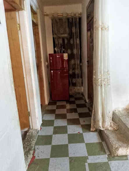 سلام عليكم بيت للبيع مساحه البيت 100 متر مربع مكان مدائن  حي الرسول مقابل الوردية كهرباء ومي ومجاري  كامل بي غرفتين نوم وستقبل ومطبخ وحمام ولقاط الثاني بي غرفه نوم  ومطبخ وحمام سعره 55 للاستفسار اكثر اتصل ***********
