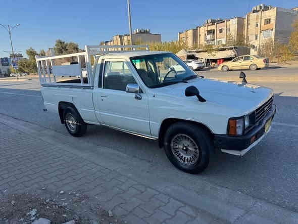 پيكئاب تويوتا ١٩٨٥. Toyota 1985 
گير مه كينه ئه كسل به شه رت 
ئارم پلاستيك سليمانى   
مه كينه سيوا يه پاترى تا زه كاره با ى به شه رت 
پيشى كا مل دا گيره يه ك دينار مه سرفى نيه 
سعرى ٣٧$ معامه له. سليمانى
*********** السليمانية
