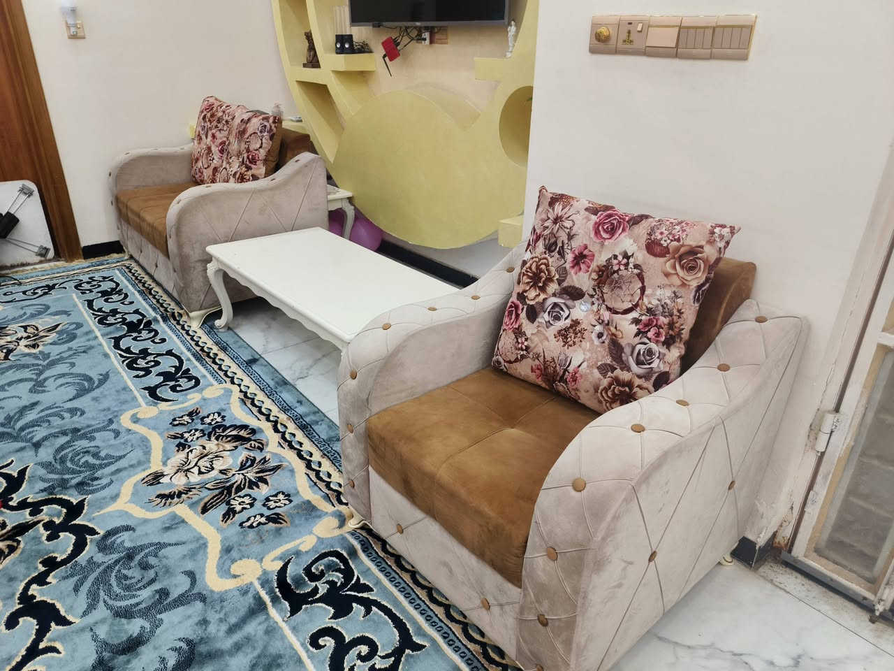 🔴 للبيع – أطقم تخم 🔴
✨ طقمين تخم بحالة ممتازة ونظيفين
🛋️ مريحين ومناسبين للبيت
🎨 ألوانهم ثابتة وشغلهم مرتب
📌 الحالة: مستعمل استعمال خفيف
💬 السعر خاص
📍 الموقع: (اكتب منطقتك)
📞 رقم التواصل: ***********
📲 واتساب أو ماسنجر أو اتصال
👍 الصور مرفقة وتغني عن الشرح
