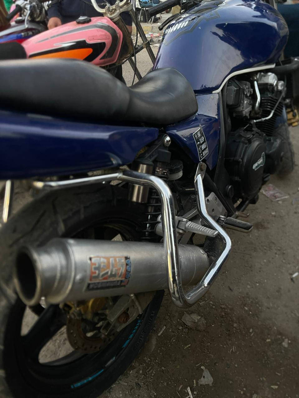 سي بي 400 فول ومكفول
ترايك وين متريد
نضافتهه كلش حلوه
اوراق كامله
مكاني ديالى خان بني سعد
***********
خاص ماكو السعر 12 ورقه وبيهه مجال
