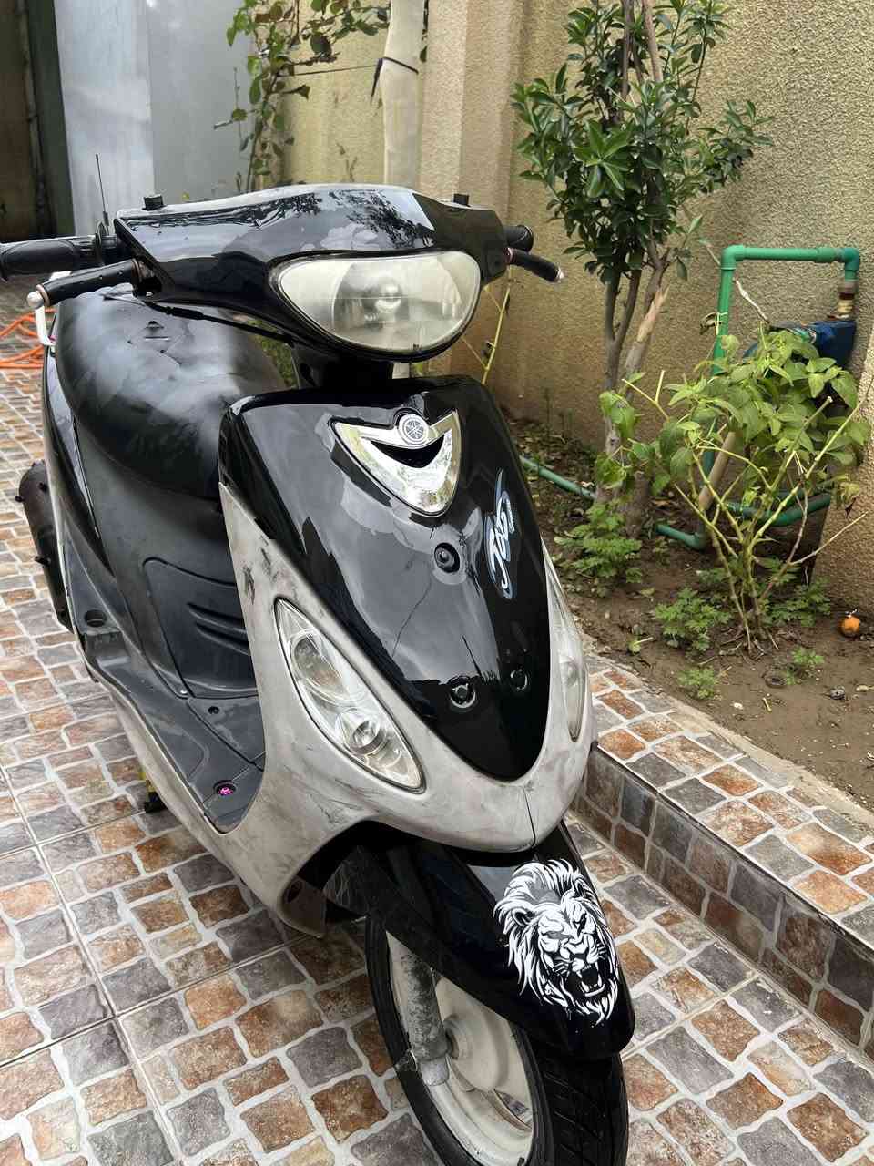 ماكس منغولي
90 بل ميه ماطور مايعوزو كلشي 
شلعه ومعدل خير من الله
اشاير
هورن 
لايت 
بك لايت
كله شغال السلف يشتغل من يشحن الباتري 
تايرات جديده دبلات ناعسه كيج البانزين شغال الكيلو متر و كيج السرعه يعوزهم قمجات السعر 625 وبي مجال رقمي ***********
ويرهم مراوس وي ماكس
