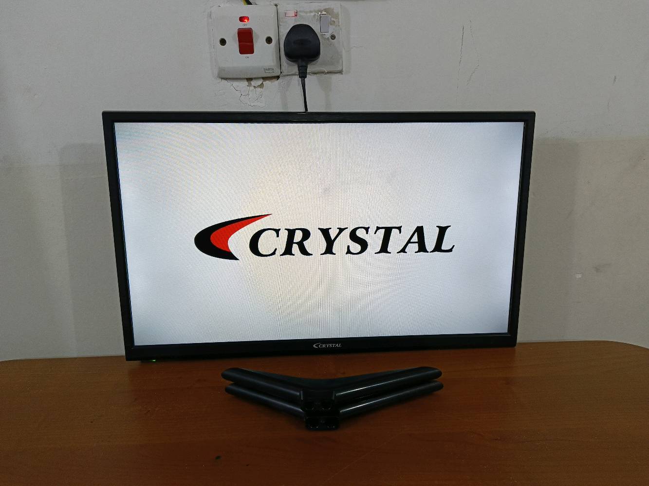 مساء الخير تحية طيبة
بلازما Crystal للبيع
•الحجم:٢٤ بوصة📺

•الرزلوشن/الدقة:768×1366 بكسل📲

•تحتوي على منافذ HDMI 🔌 الكيبل الاعتيادي الموجود في اغلب الاجهزة اذا حبيت تشغل عليه بلي ستيشن او اكسبوكس حتى الجيل الحالى من الاجهزة

•تحتوي على منفذ VGA🔌 اذا حاسبتك او الجهاز المستعملة جهاز قديم

•تحتوي على منفذ Avn🔌 اذا عندك بلي ٢ او ريسيفر قديم وتحب تستعمله عليه

ترهم ايضا ان تكون شاشة لاجهزة المراقبة🖥 اذا عندك محل📹

الجهاز في حالة نظيفة جدا لم يخضع لتصليح او ومازال لصقة ضمان عدم الفتح موجودة
ومعه زوج اقدام ستاند مع الجهاز

للامانة: يوجد القليل من الغموق في منتصف الشاشة ولكنه امر شائع ولا تستطيع ملاحظته الا اذا جنت مدقق حيل.
السعر:٧٠ الف دينار بيها مجال بسيط واني اجيبلكياه لا تحتار بالتوصيل (:
وادزلكياها ويه شركة توصيل اذا جنت خارج تكريت 