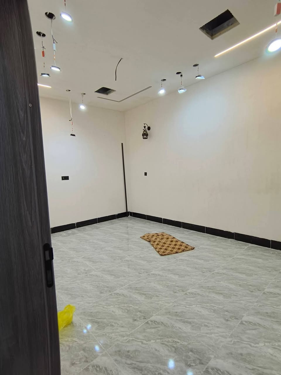 اعلان (1053)
🔵 دار طابو للبيع بناء فول حديث 🟠

     (طابقين) ⬇️ المحتويات ⬇️

🔸الطابق الاول/ غرفة نوم عدد1 ومطبخ واستقبال وصحيات داخليه وخارجيه وگراج

🔸الطابق الثاني/ غرفة نوم عدد1 وهول وصحيات

🔸مواصفات الدار/ فول مواصفات تبريد مركزي واجهه من الطراز الحديث 
------------------------------------
#المساحة (100)متر
#الواجهة (5)متر
#موقع_الدار :- كركوك حي الاسرى والمفقودين خلف اسواق السعاده مقابل شارعT وحديقه موقع مميز 
#السعر (123) مليون مع مجال
#نوع_العقار:- (طابو ملك صرف)
-----------------------------------
🔵 لمعرفت التفاصيل الإتصال بالارقام التاليه :-
🔸  ***********   🔸
🔸  ***********   🔸
🔷 للأشتراك في قناة التلگرام
https://t.me/almurademlak
----------------------------------
🟠 او للإستفسار :-
يمكنكم مراسلة الصفحة
#نتشرف_بزيارتكم(مكتب المراد للعقارات)
عنوان المكتب:- كركوك منطقة ال55 قرب اقصومول
