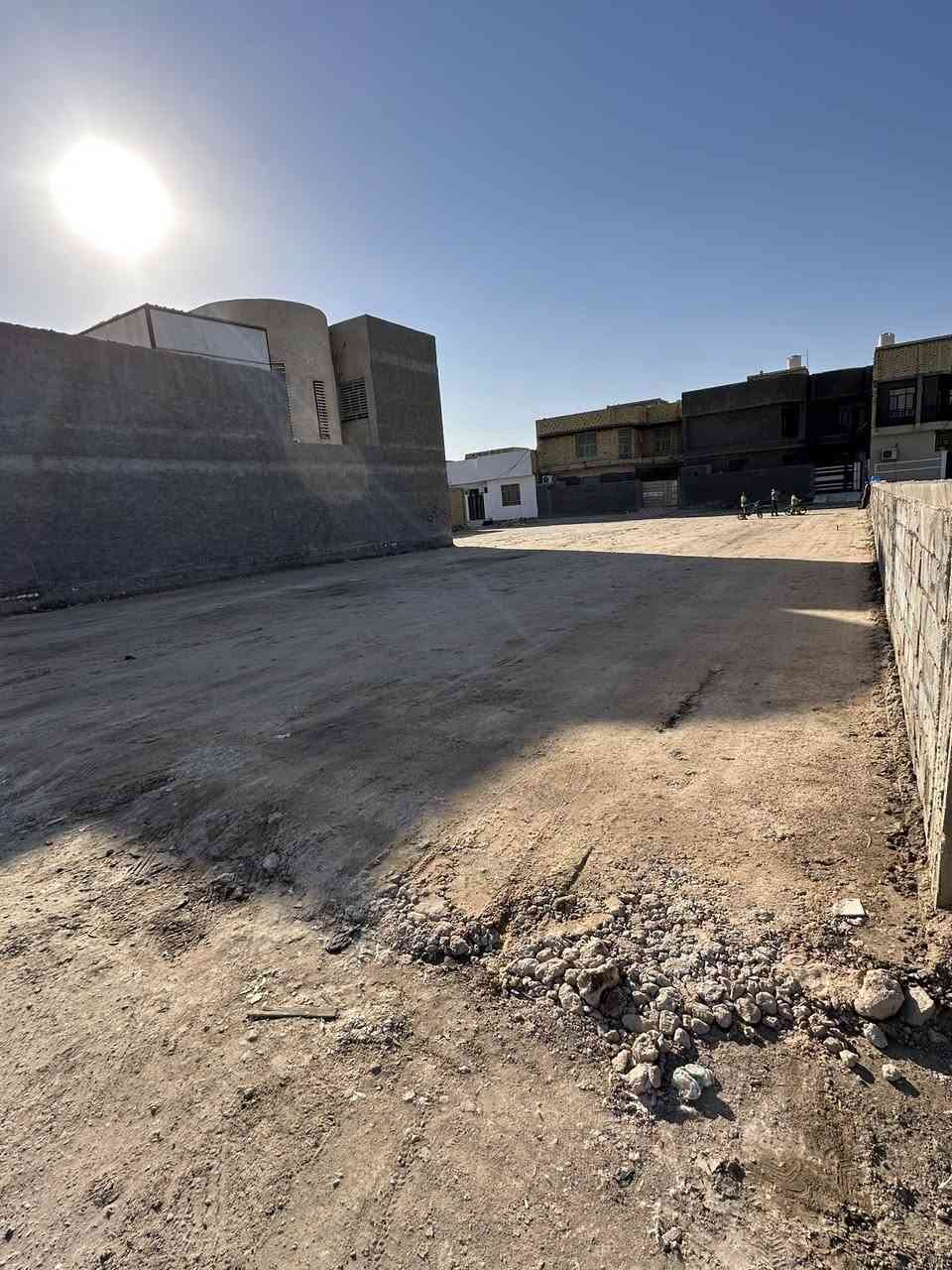سلام عليكم قطعه للبيع طابو اسهم مساحه 600 متر تحويل مباشر العنوان سفينه شارع جامعة الإمام الصادق ثاني قطعه عن شارع الجامعه السعر ولاستفسار نتصال على راقم 

‭0780 631 7781‬☎️
