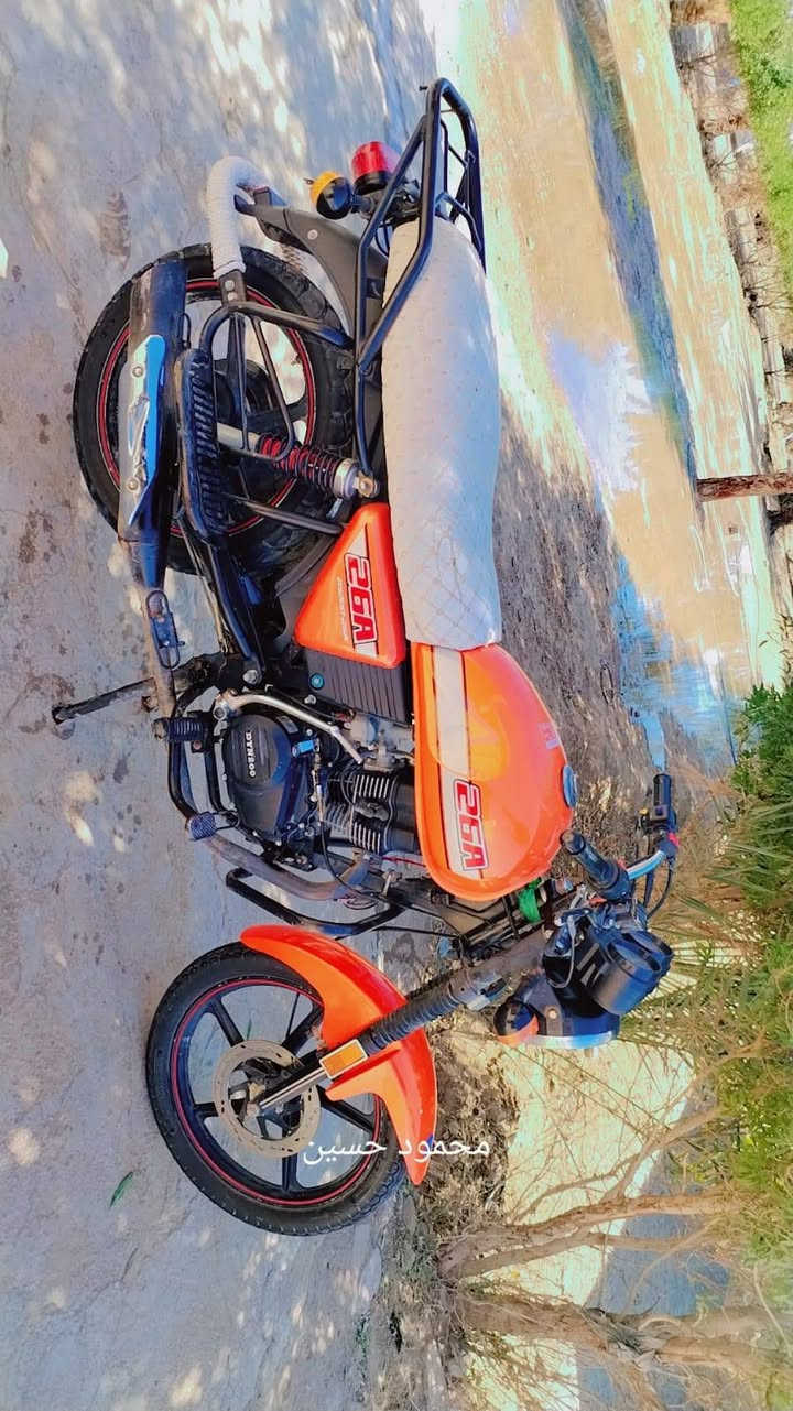 يا الله سلام عليكم  مكلف بالنشر خاص مغلق دراجه للبيع دايون نفخ موديل 22 أوراق اصولي وصل معرض مكفوله كفاله  محرك ما مدوده عليه اصبانه شرط انضف من الصوره سلف كهربائيات كله شغاله دراجه ما نقصه شي السعر مليون 300 وبيه مجال للشراي اتصل وبيك خير وتدلل ***********
