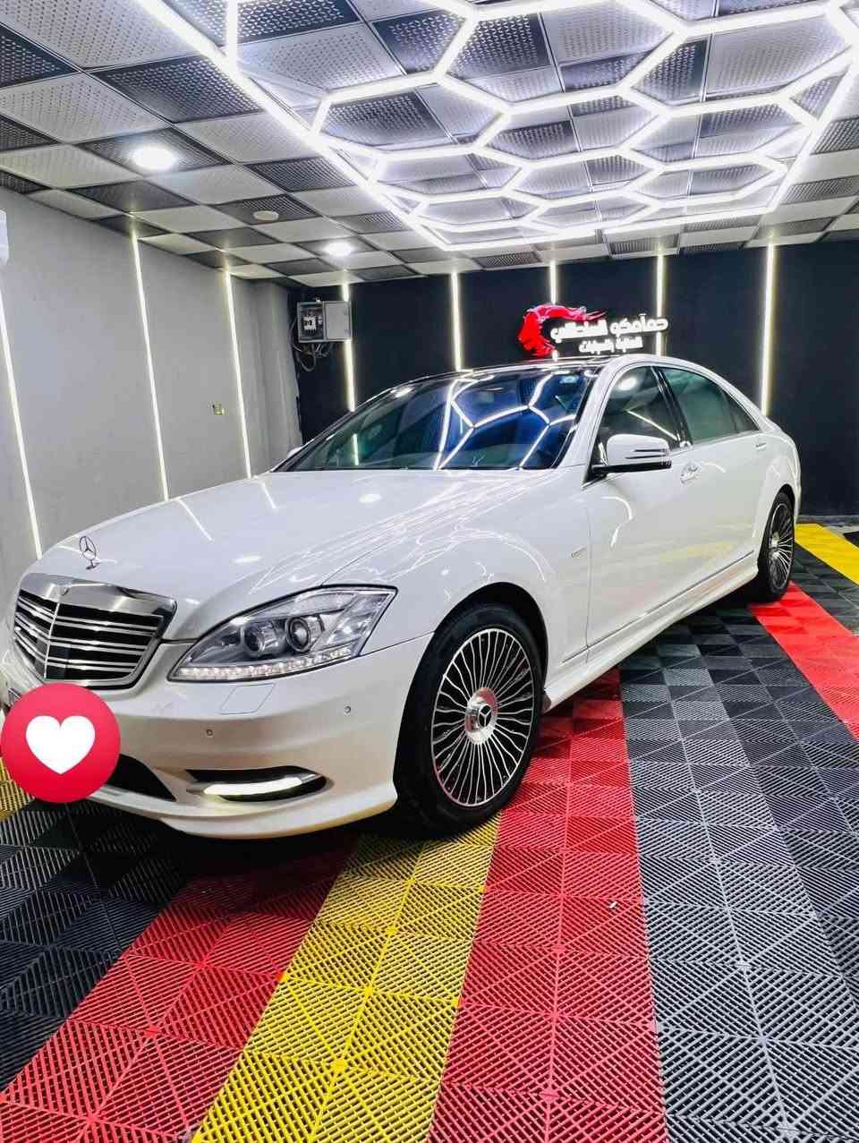 السلام عليكم

مارسيدس S350 2008 

محدث ٢٠١٣ 

رقم بغداد بأسمي شخصيأ 

فول بنوراما 1/1 مكينه 6 سلندر ما مفتوحه

اناره داخليه متغيرته اللوان 

كير جديد وارد ياباني 

مكينه  مامفتوحه شرط (بيه صوت فقط من تشغلها الصبح ) ويختفي بعدها 

حداديه كامله امامي خلفي   

منضومه بانزين كله جديد ( فلتر / فيت بم/ بخاخات)

حجر بيىة جديد 

تخم تاير كله بشرط 

لايت تخم جديد حاويه

تخم ويل شرط جديد حجم ٢٠

كلشي بلسياره اصلي وعلى وضع الشركه 

داخل قرميدي خليجي جنطه شفط 

مواصفاته غني عن التعريف 

السعر 165 وبيه مجال بسيط 

السونار مرفق

***********

 بيه بارد كد اقل الشبر بخشم الجاملغ الامامي ديوانية, القادسية
