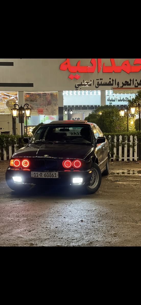 السلام عليكم
بيءم موديل 90 رقم بغداد دوالي تبريد ثالج حداديه 100 كشنات كهرباء سلايت شغال منضومه  زنون المكينه 35مفتوح 
ألون اسود غير محدد تخم تاير جديد مكان السياره صلاح الدين الضلوعيه الرقم ***********  السعر58 بيه مجال
