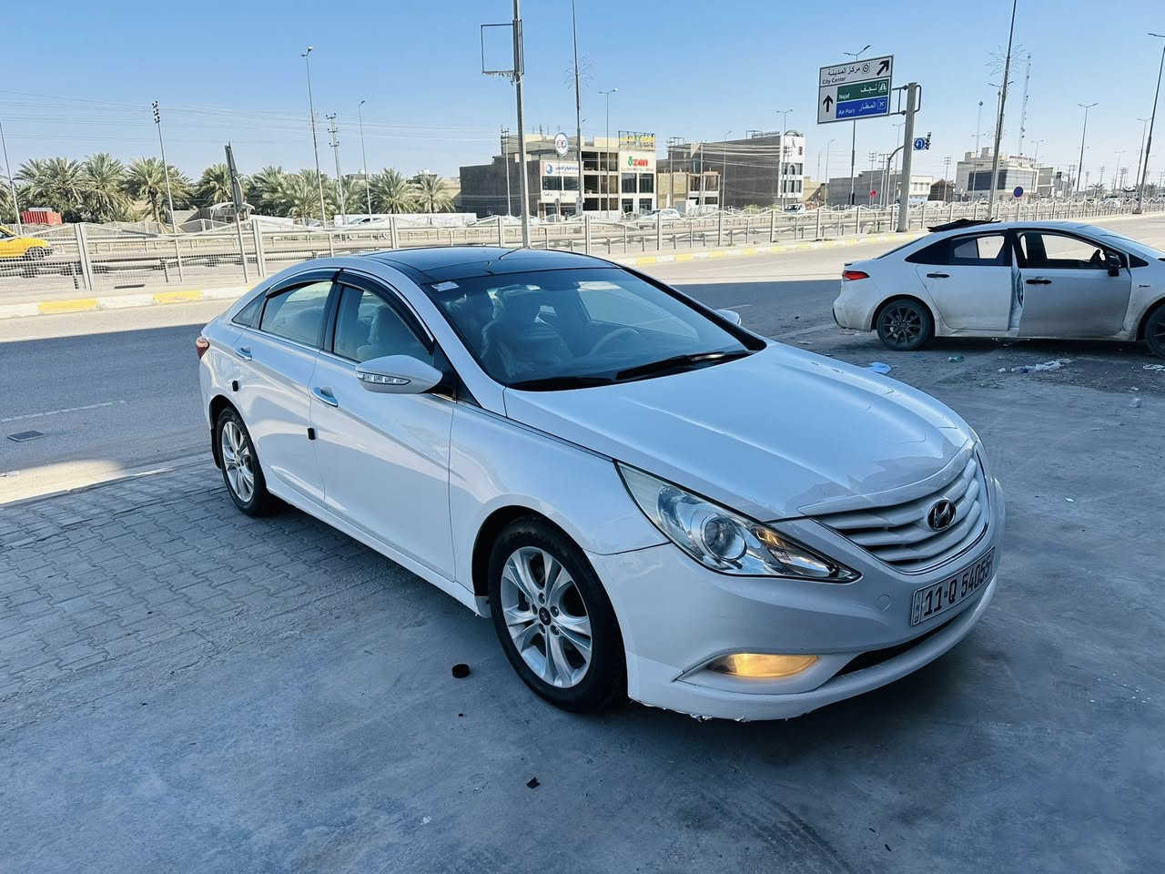 سوناتا 2011 خليجي سياره كفاله عامه
بيها فقط يم الرقم الخلفي صبغ قليل 
مكينه 2400 دوش
تبريد قطعتين
بانوراما 
شفتات سترين +تحكم
حساسات خلفيه
رقم بغداد بأسمي سنويه لل2030 سياره جديده وجاهزه من كلشي السعر 125 
***********
