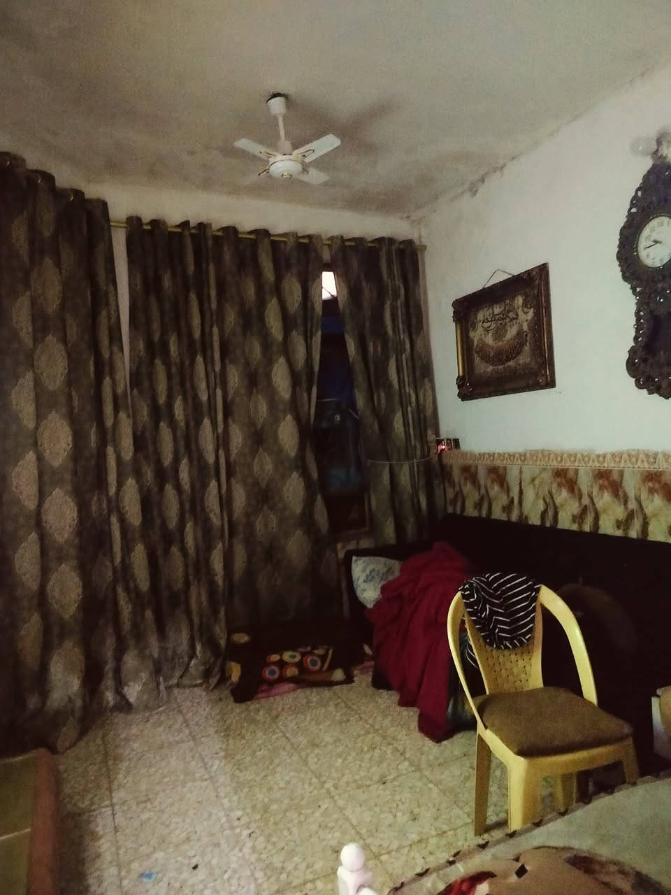 سلام عليكم بيت ١٠٠ طابق ونص زراعي شهداء يم اسوق ابو عمار بشارع فران صمون رقم ***********
