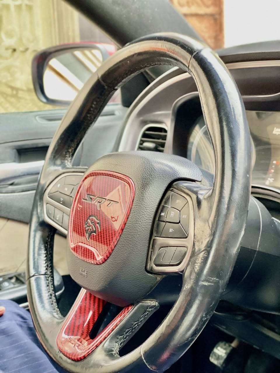 السلام عليكم
دوج جارجر SxT رقم بغداد ابيع فقط( اقساط)

موديل 2020 اصل

وارد أمريكي  مكينه 3600

تو ويل

المواصفات 

-بصمة

-شاشة 

-كامرة دواره حساسات

-كرسي كهرباء

-قطعتين تبريد 

-تشغيل عن بعد

السيارة جديدة  كير مكينة صدر تخم تاير.             مصبوغة احزام 

جماليه 

مكاني بغداد الدورة المعلمين 

***********
