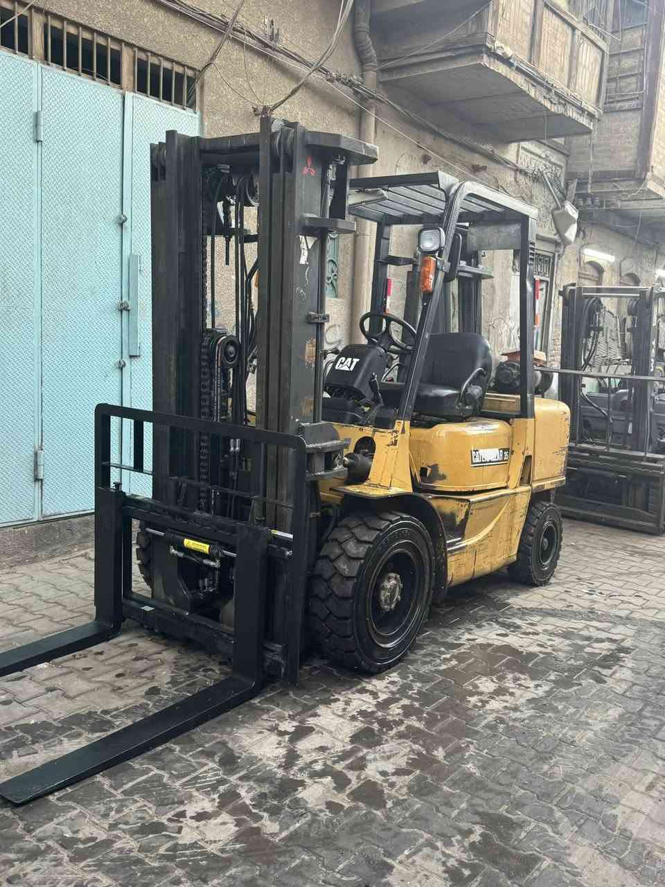 للبيع كتر 3 طن ونص 3 حركات جب ناصي حاويه جكين وسط 3 سلايتات موديل 2004 مابيها كل نقص تخم تاير كهرباء كير مكينه شرط أي استفسار اتصل على الرقم 
***********
