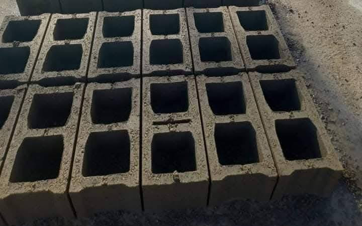 سلام عليكم
بلوك كلر الاوتوماتيكي شرط الكلب

ضغط 12طن بحص ورمل 

ارتفاع 20

عرض 20

طول 40

شيش بأنواعه
المكان كوت شيخ سعد 

للاستفسار ***********
