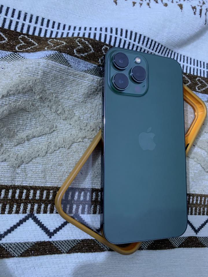 سلام عليكم ايفون 13 برو ماكس امريكي  للبيع ذاكره 256 بطاريه 84 نضافه جهاز 100‎%‎ سعر 690 مكان بغداد الزعفرانيه هاتف ***********
