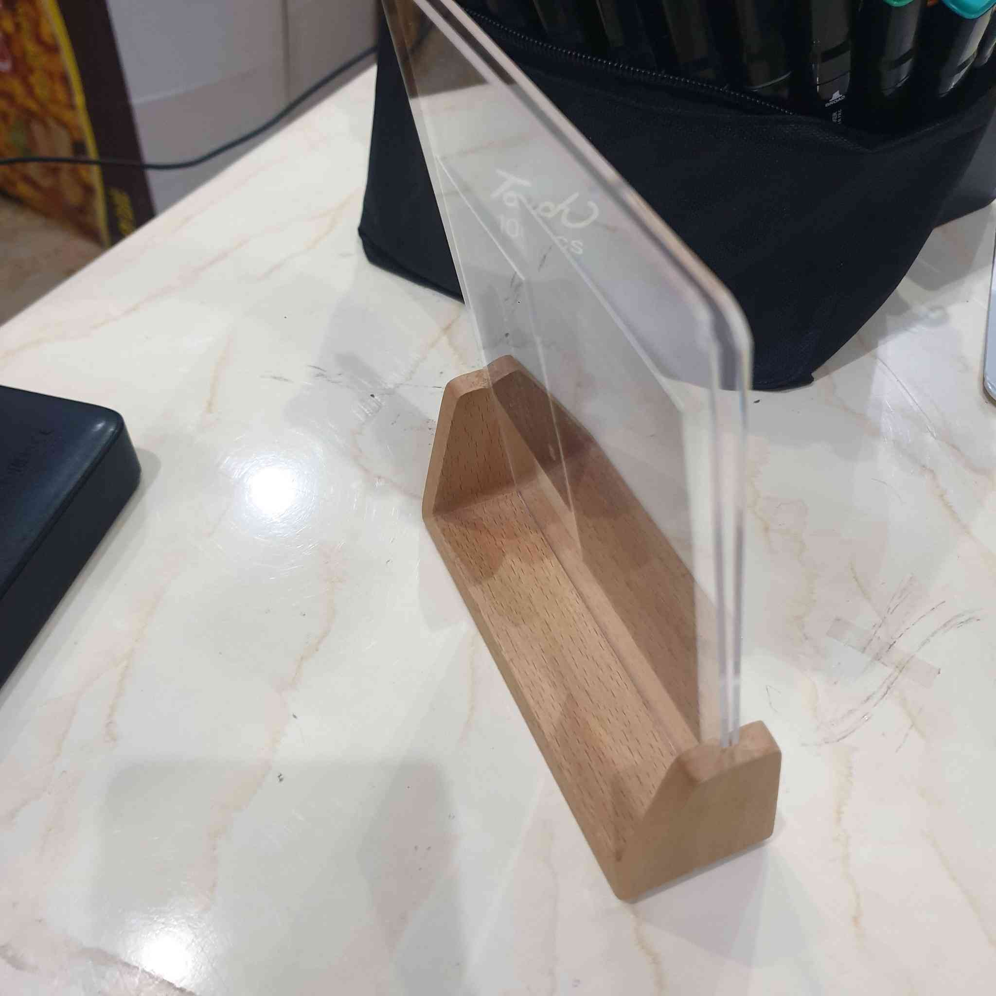 قاعدة صورة خشبية مع لوحين بلاستك جميلة وانيقة للمكتب او لديكور المنزل متوفر ١٠ قطع سعر القطعة الف دينار


**إذا كنت صاحب هذا الإعلان وتريد حذفه لأي سبب، رجاءا أرسل رسالة إلى الدعم الفني**