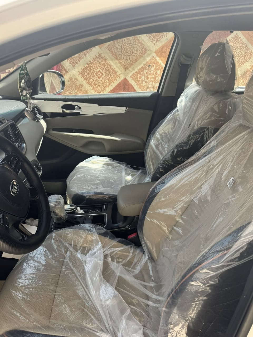 سلام عليكم
كيا سورنتو 2019 خليجي مكفوله رقم السياره بغداد 
حساسات اماميه وخلفيه 
كراسي كهرباء
تبريد 3 قطع
سبعه راكب
ترحيب عند الاقتراب
محرك 6 سلندر 
يدات نيكل 
جنطه كهربائيه 
مري شفط اشاير بالمري
ماشيه 65 الف 
السعر 248 بيها مجال قليل 
مكان السياره كربلاء المقدسه 

‭0773 539 4863‬
