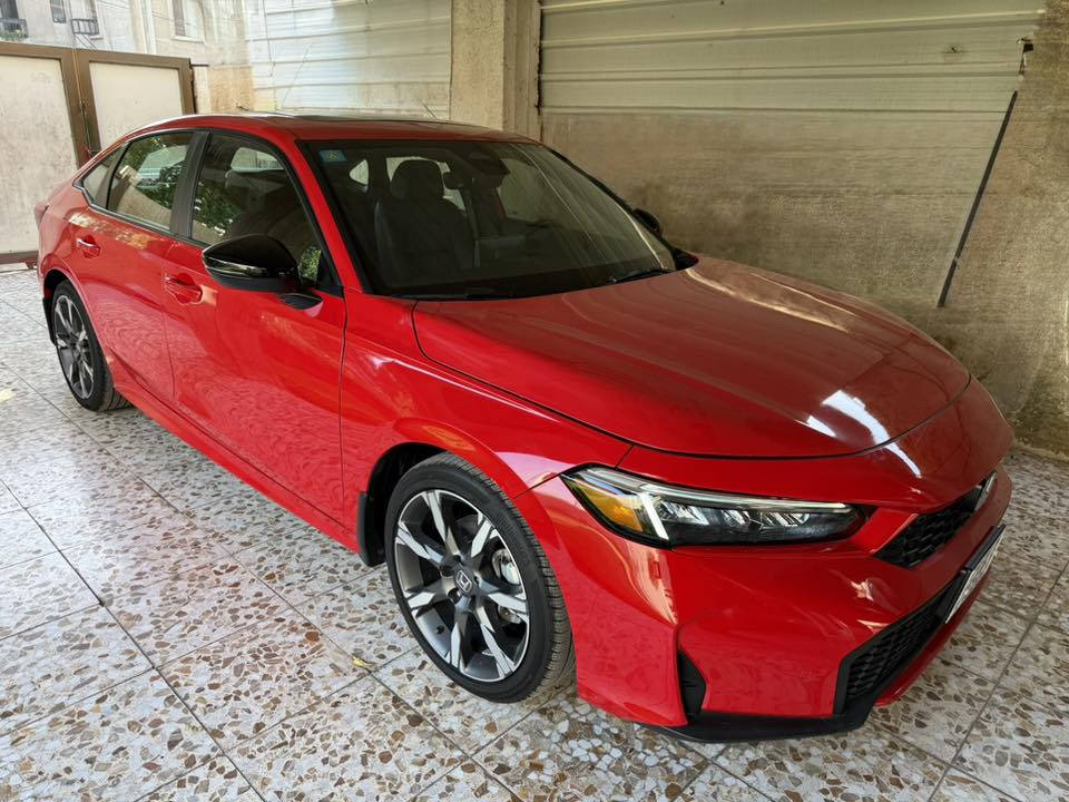 CIVIC 2025 TOURING
رقم بغداد بأسمي 
عداد المسافة :- 13.000 km 
حجم المحرك :- 2.0 Hybrid
السياره جاهزه بدون اي نقص 

حادث السياره تبديل جاملغ وبابين وربع بنيد صبغ بدون شواصي بدون دواخل واضحه صور الحادث ناشرها كامله ومصور كل تفاصيل السياره 

السياره تورنك اعلى مواصفات بالهوندا 
بصمة تشغيل / تشغيل عن بعد 
حساسات امامي خلفي 
فتحة سقف 
كشنات جلد وكهرباء للسائق والراكب 
تدفئة كشنات امامية وخلفيه / تدفئة ستيرن 
شاحن لاسلكي للهواتف 
رادار امامي خلفي جانبي 
نقاط عمياء 
أنظمة قيادة 3 
نظام صوت BOSE / خدمة Alexa الصوتيه 
شاشة كبيرة لمس 
شاشة عدادات رقمية 
التحذير من التصادم الأمامي
نظام تثبيت السرعة التكيفي 
مساعد الحفاظ على المسار 

وبعد بيها مواصفات ما مذكوره واضحه بصور 
مكان السياره بغداد حي الجامعه 
للاستفسار ***********
سعر السياره :- 18.000$ 
بيع فقط بدون مراوس
