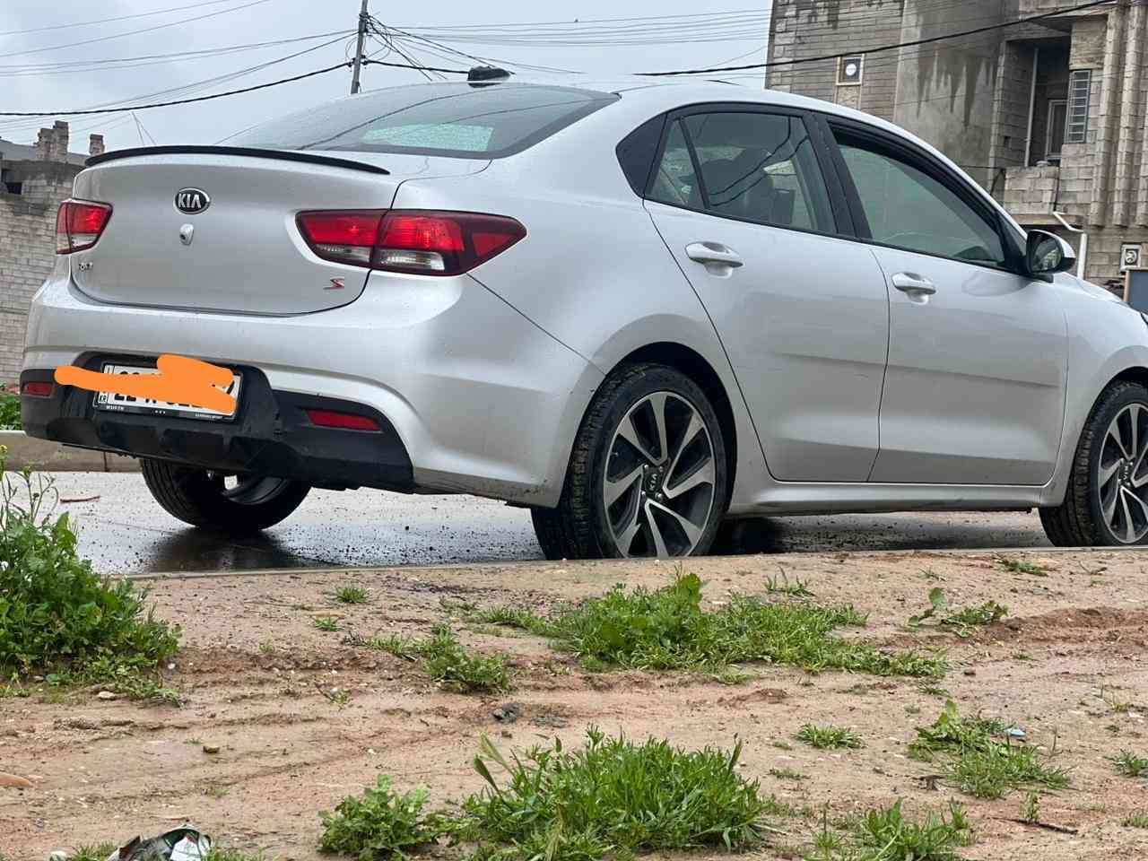 مكلف بالنشر 
كيا ريو 2019 امريكي 
رقم اربيل دولي تحويل مباشر
كير محرك مكفول
تبريد ثلج مكفول 
طخم وضع شركة
مواصفاته معروفه 

توماتيك
جامات كهرب
ثلاث انظمة قيادة

محرك 1600 
ماشية :  115 الف
ضررها بامريكا :
دعامية والداير معدل عالبارد
السياره حلوه وجاهزه 
السعر 125$ 
العنوان الموصل /حي الشيماء 
هاتف : ‭0771 596 0727
