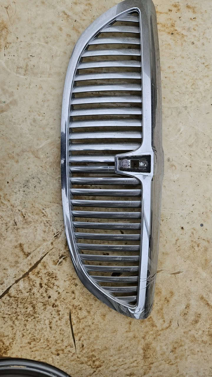 سلام عليكم للبيع كريل لينكولن تاون كار ٢٠٠٣ _٢٠١١ اصلى
***********
