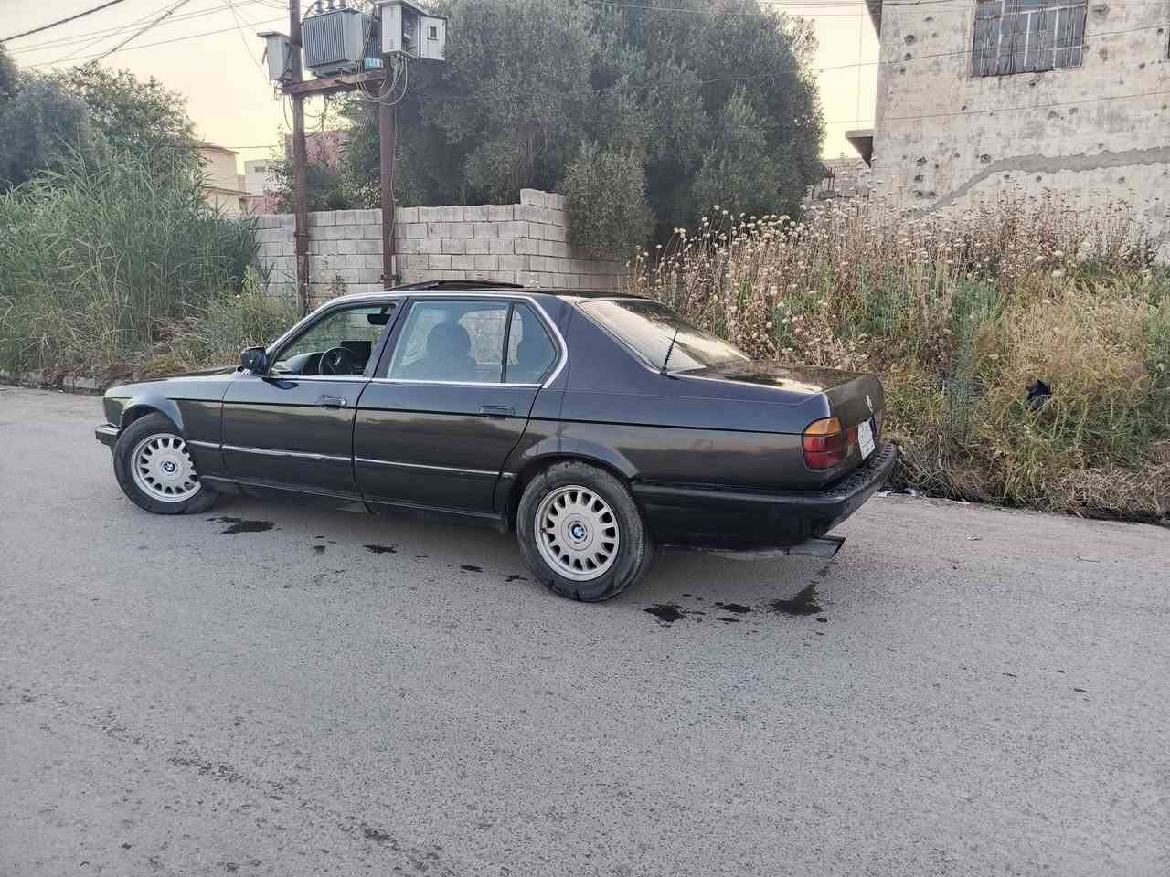 للبيع BMW ترهم قصد مقدمه 20 بل شهر 2 سعر الكلي 50 حجم 730 بل اصل 750 يعني موديل 91
السيارة مصبوغه عام بدون حادث كير ومكينه شرط 
تبريد كنبريسر فقط كابون بانزين بيها 
للاتصال  ***********
