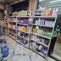 يوجد رفوف حديد مع الخشب ما مستخدمات هواي للتواصل 07733884703