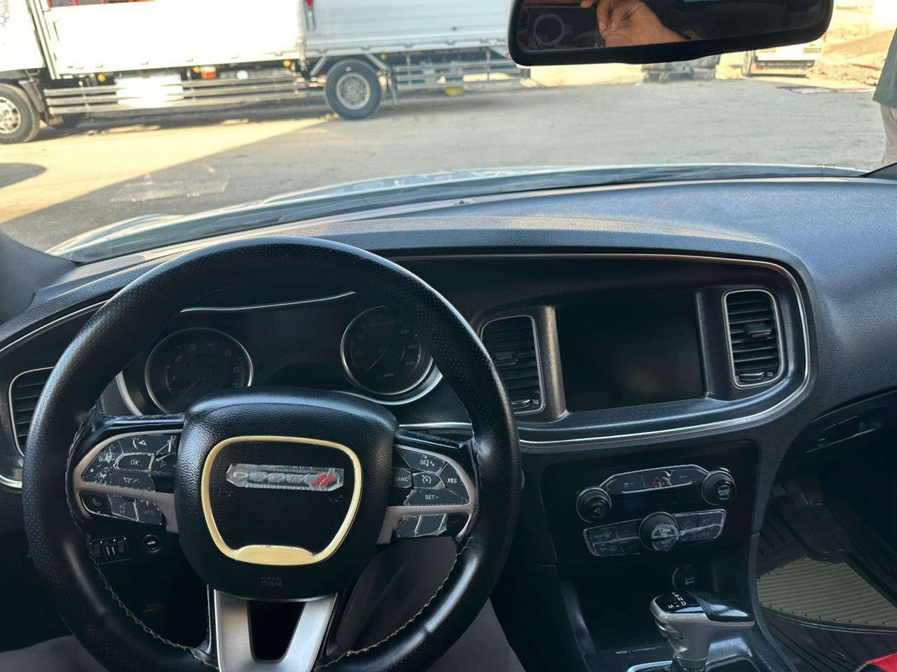 السلام عليكم لبيع جارجر مديل16اصل وارد بيها جاملغ وبنيد وبيبان تقسيم سياره جديده وحلوه حداديه وتخم تاير تبريد مكينه وكير بشرط جداد مكان السياره بصره قضاء المدينه السعر 175وبيها مجال حك الجيه المو شراي رجان لحد يكصر بحلال العالم ‭0780 725 1142‬
