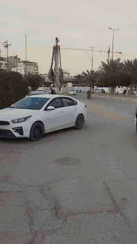 متوفر ٢٠٠ م وجه ١٠م عبارة عن  هيكل فندق  ٨ طوابق   خلف المكتبة المركزية عرض الشارع ١٢ متر  يبعد عن الراية ١٥٠ م  صب مسلح وتقطيع شغل شركة هندسية درجة اولى مصاعد عدد ٢ درج  عدد ٢ يحتاج تشطيب   سعر المتر ٥ مليون و٥٠٠ الف فقط وهذا فقط سعر  الارض والبناء هدية للمشتري 🙏 *********** والخاص مفتوح
