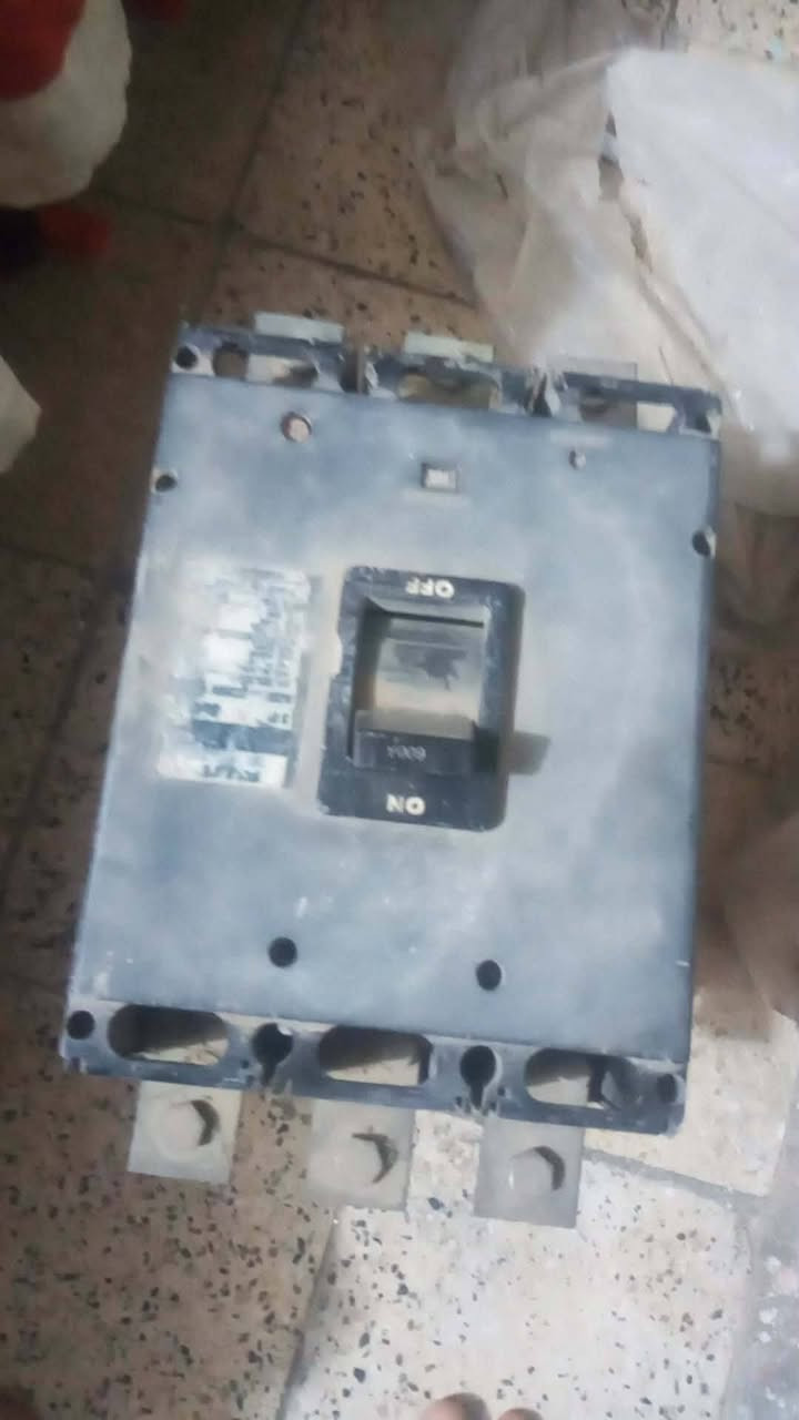 السلام عليكم
عندي غراض مال مولد كيبل
١٦×٤تقريبا ١٠متر 
وكونتكتر ابو ١٨٠٠امبير أمريكي اصلي مامشتغل   وجهاز لقط 
وعندي ٦ابو ١٠٠ هم اسود اليحب يتصل ع رقم 
مكاني كوت عندي تواصل حسب التفاق 

***********
