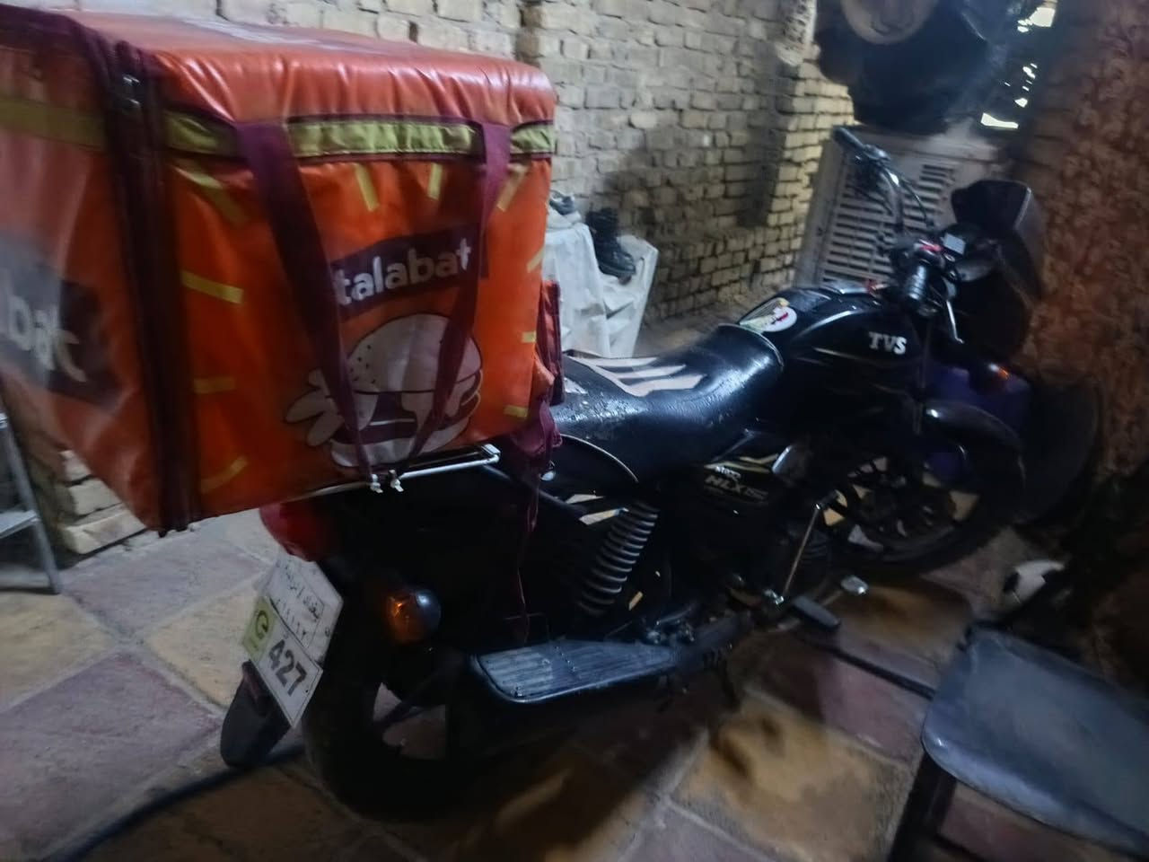 السلام عليكم TVS للبيع مرقم تحويل ثاني يوم كفاله عامه المحرك ما مفتوح الدراجه خير من الله كلها ختم واحد 
تجي تكلب عيب واحد ما تلكه بيها كفاله عامه شرط
السعر 2200 وبيها مجال 
مكاني بغداد قرب السيديه 
الواتساب ***********

