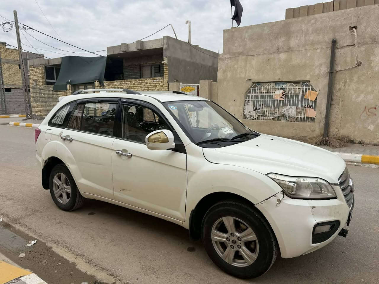 السلام عليكم 
ليفانx60 موديل 16 كير اوتماتيك نظيفة تبريد شغال سنوية جديدة رقم جديد رقمها بصرة السيارة باسمنا تحويل مباشر 
عنوانها واسط قضاء الحي السعر 73 وبيها مجال بسيط حك الجية
*********** للاستفسار
