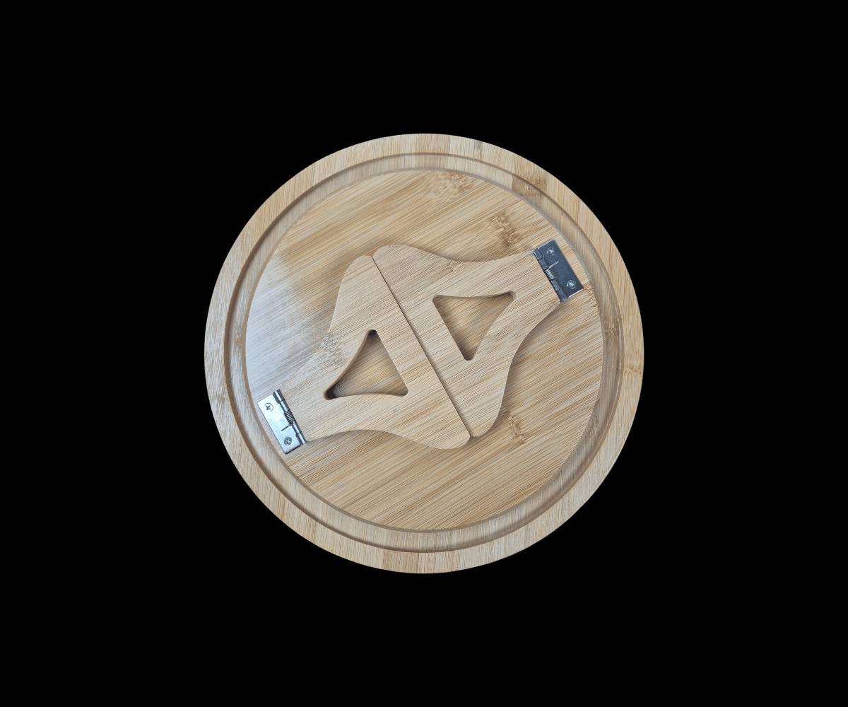 تجلس على الأريكة وتدوّر مكان تحط القهوة؟ ☕
اكل براحتك بعد ولتشيل هم 
خلص بعد اليوم 💡
صينية مسند ذراع للأريكة
تثبت بسهولة على المسند
تحط عليها فنجانك، الريموت، أو الموبايل
خشب خيزران طبيعي شكل أنيق وثبات ممتاز
حافة تمنع الانزلاق
عملية وخفيفة وتوفر عليك طاولة كاملة
متوفرة بحجمين
اختيار ذكي لكل بيت 🛋️✨. كل هذه بس  21 الف توصيل مجاني داخل بغداد  واذ محافظات سعر يكون 23 الف سعر هذه مع شحن  للتواصل رسالني ماسنجر. او على رقم. 
***********. الكمية محدوده
ول يريد فيدوه له عندي فيديو لها