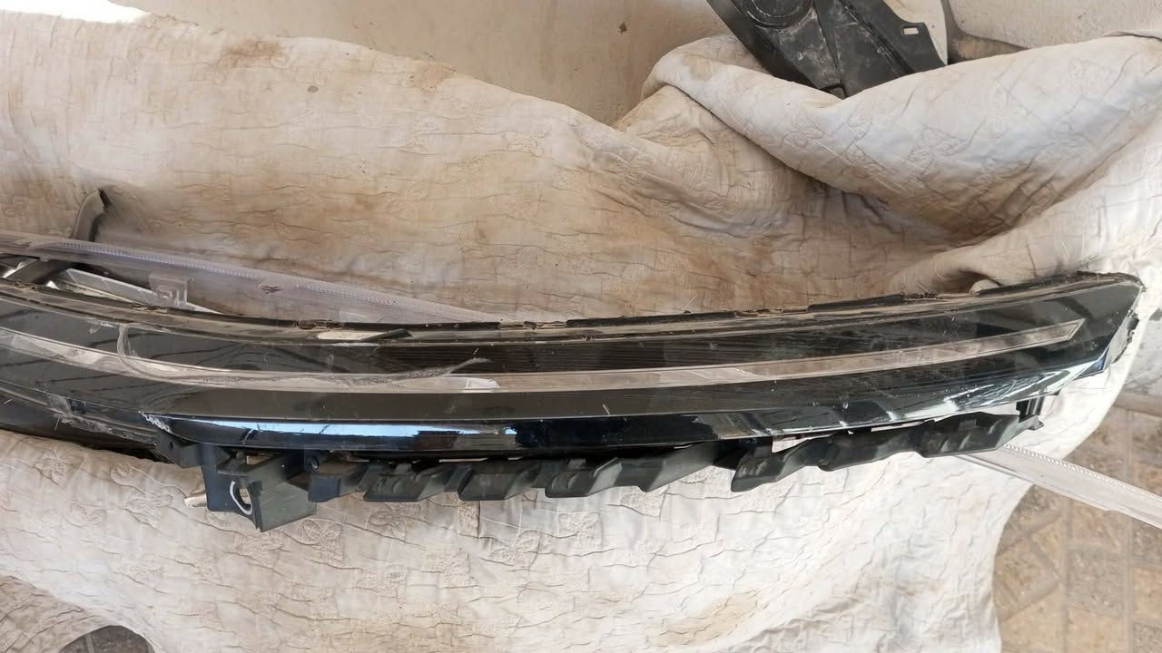 متوفر لد مكسور بس شغال كل عقوله ودعاميه بيها ضربه جهه الراكب تفيد الي يدور على نص جهه السائق وبدنه بيها كسر بس مكان اللايت جهه الراكب كلهن موديل 25 ويرهم 24 للتواصل *********** مامتواجد على النت اسعارهن قيم واخذ
