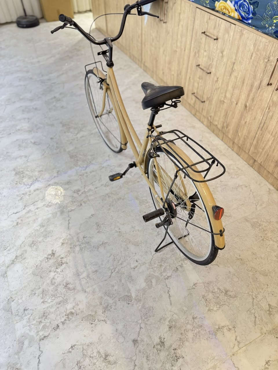 سلام عليكم حبايب باي سيكل موديل 24 حجمه 26 اللون بيجي و الله استعماله اقل من شهر لأن اشتريت دراجة ￼وعفته ￼فه ‏هسه رايد ‏أبيعه مكاني كربلاء حي المعلمين السعر 110 أوبي بمجال بسيط للشراي ￼   والخاص مفتوح وهذا رقم موبايلي للاستفسار ￼*********** 🖤🖤
