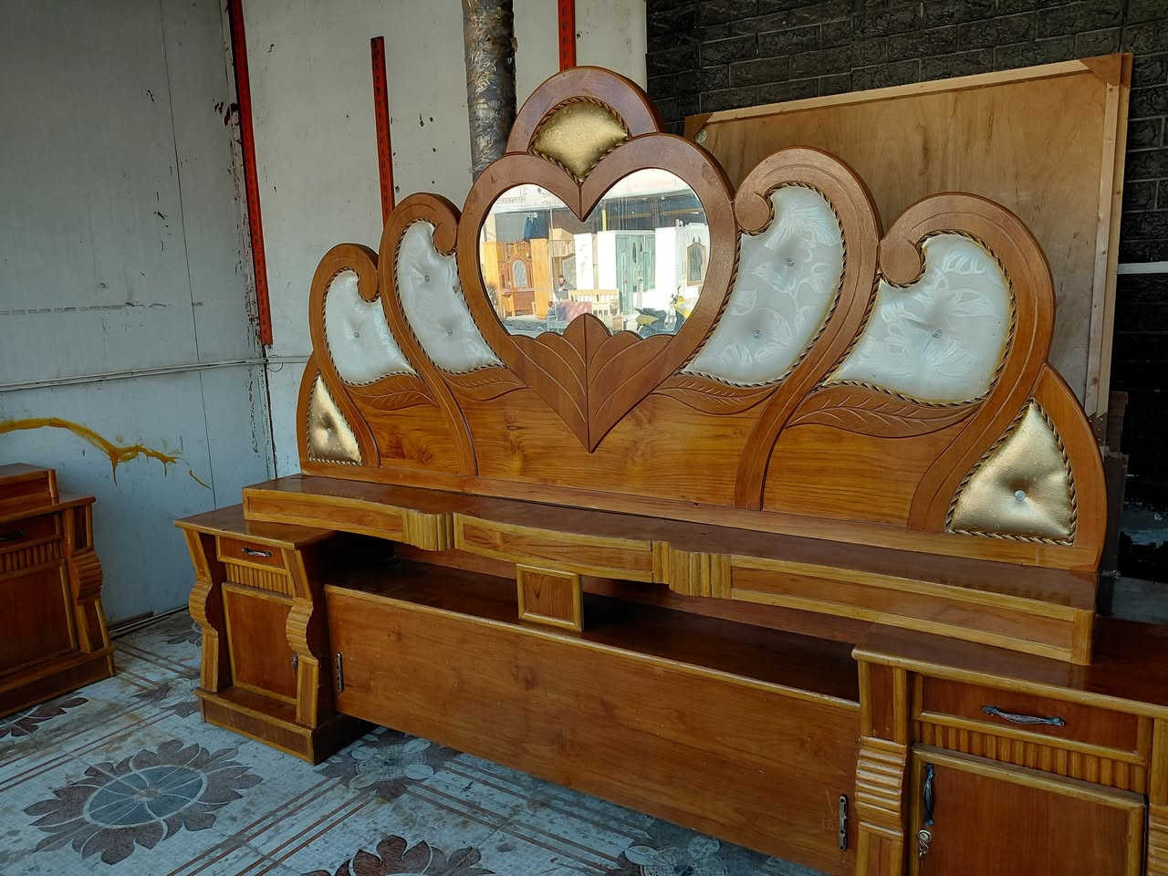 غرفه نوم ام السته طابق واحد نظيفه داخل وخارج صاج ضهر جرجوبه زاويه كنتوري خمسه ملم عنوانه كوت حي الجهاد شارع النجارين نجارة ومعرض الحجامي الاتصال او مراسلة الصفحه ***********
