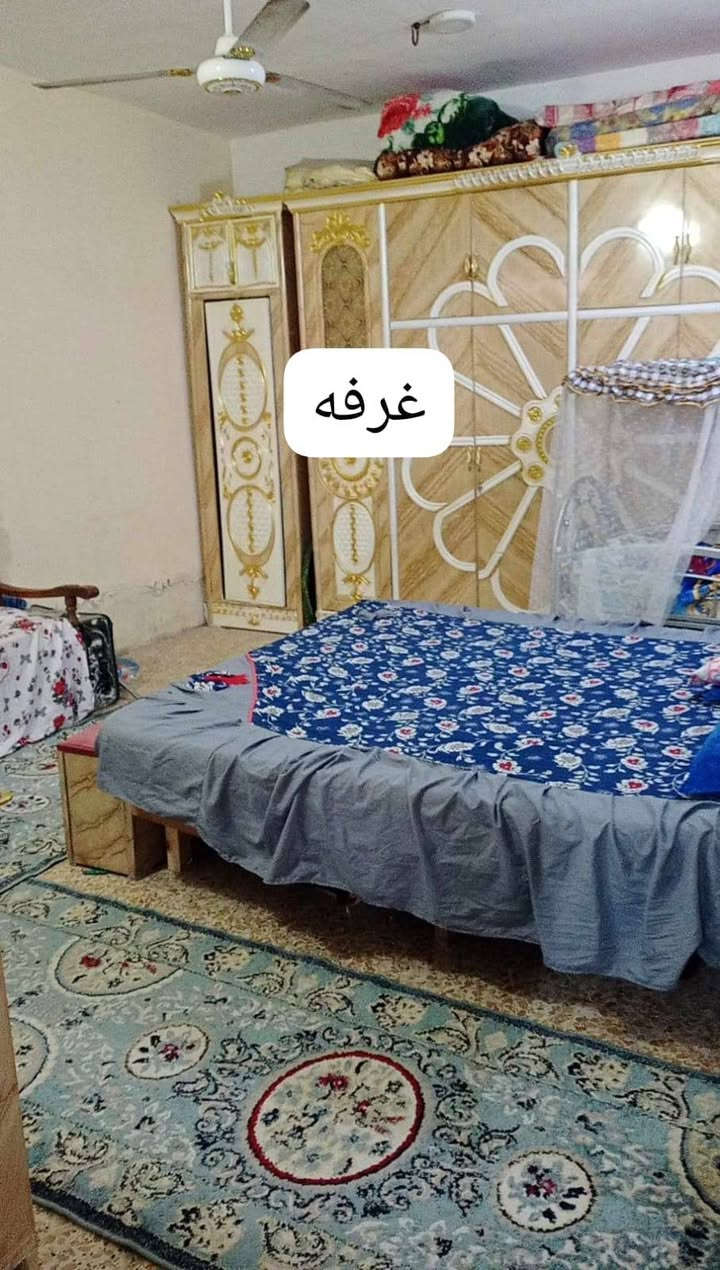 بيت للبيع بالدوانم مقابل صوره السيد  بالشارع الي بصف شارع حسن باتول مساحته ١١٠متر كامل بناء حته السطح شتايكر حمامين داخلي وخارجي نقصه بس الصاله بياض نضيف ومرتب والتبليط بالباب مجاري ومي وكهرباء كلشي 

للاستفسار الاتصال ع رقم ***********
