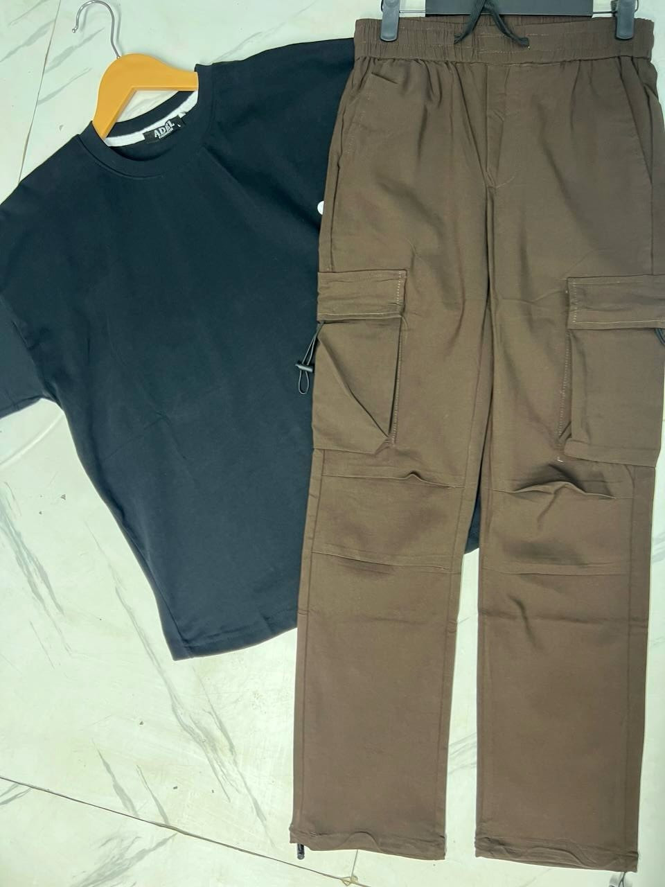 بجامه كارغو 🔥
ستايل شبابي عملي ومريح
قماش مرتب وثابت 💪
جيوب جانبية عملية ✨

متوفر بلونين:
🟤 بني
⚫ أسود

المقاسات متوفرة ✔️
للطلب والاستفسار دايركت


**إذا كنت صاحب هذا الإعلان وتريد حذفه لأي سبب، رجاءا أرسل رسالة إلى الدعم الفني**
