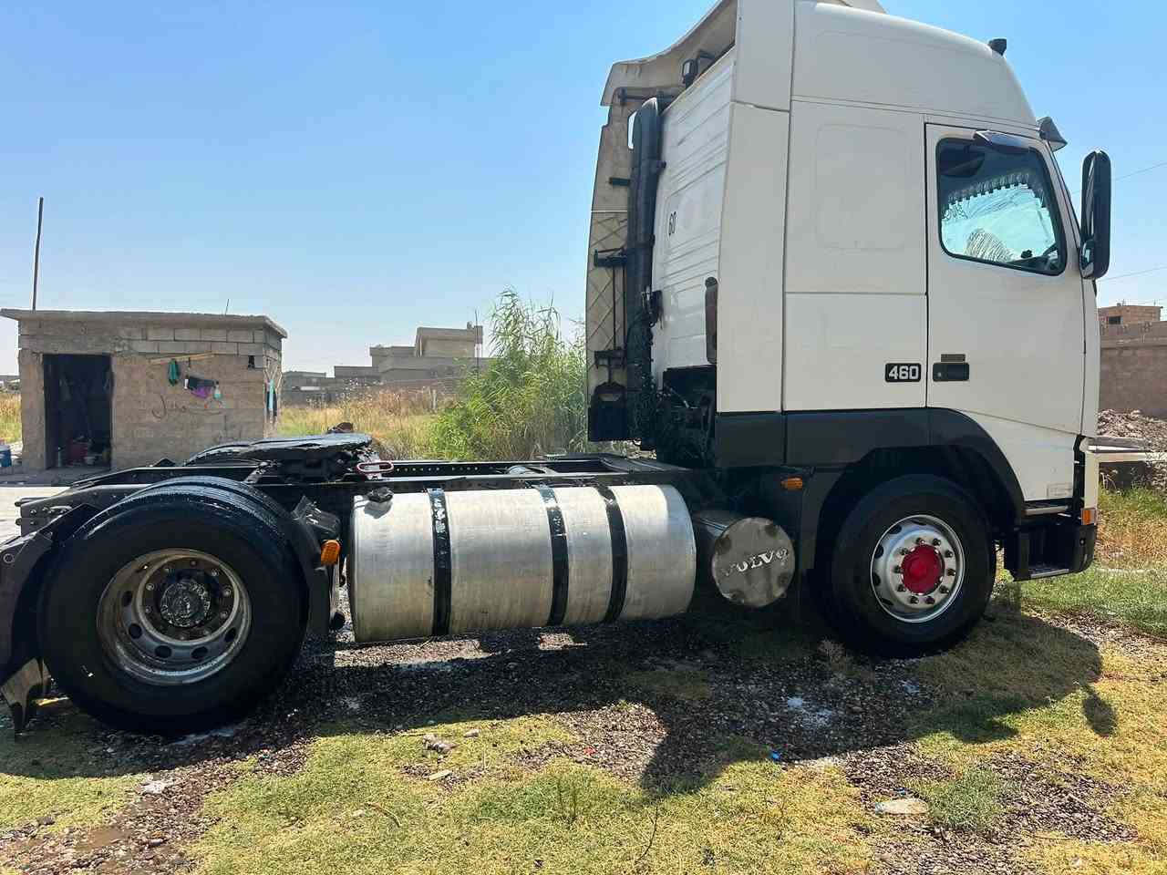 فالفو موديل 2001 للبيع سنويه منتهيه شرط تحويل مثبته تنكر ماموجود  السعر 105 وبيه مجال مكاني موصل كياره ***********
