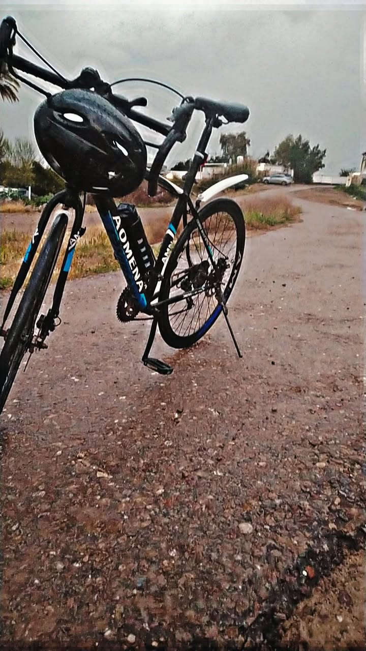 سلام عليكم للبيع باسكل سباق حجم كبير ٢٦ ماركه AMN. مكان بغداد
مع درع حمايه رياضي ومع كسارات حمايه ومع خوذه راس للحمايه مع مطاريه ماء 
بايسكل نضيف اي عطل مابي شغال كله باسكل كلش نضيف مثل لبصوره (السعر مناسب جدآ رقم واتساب ***********
