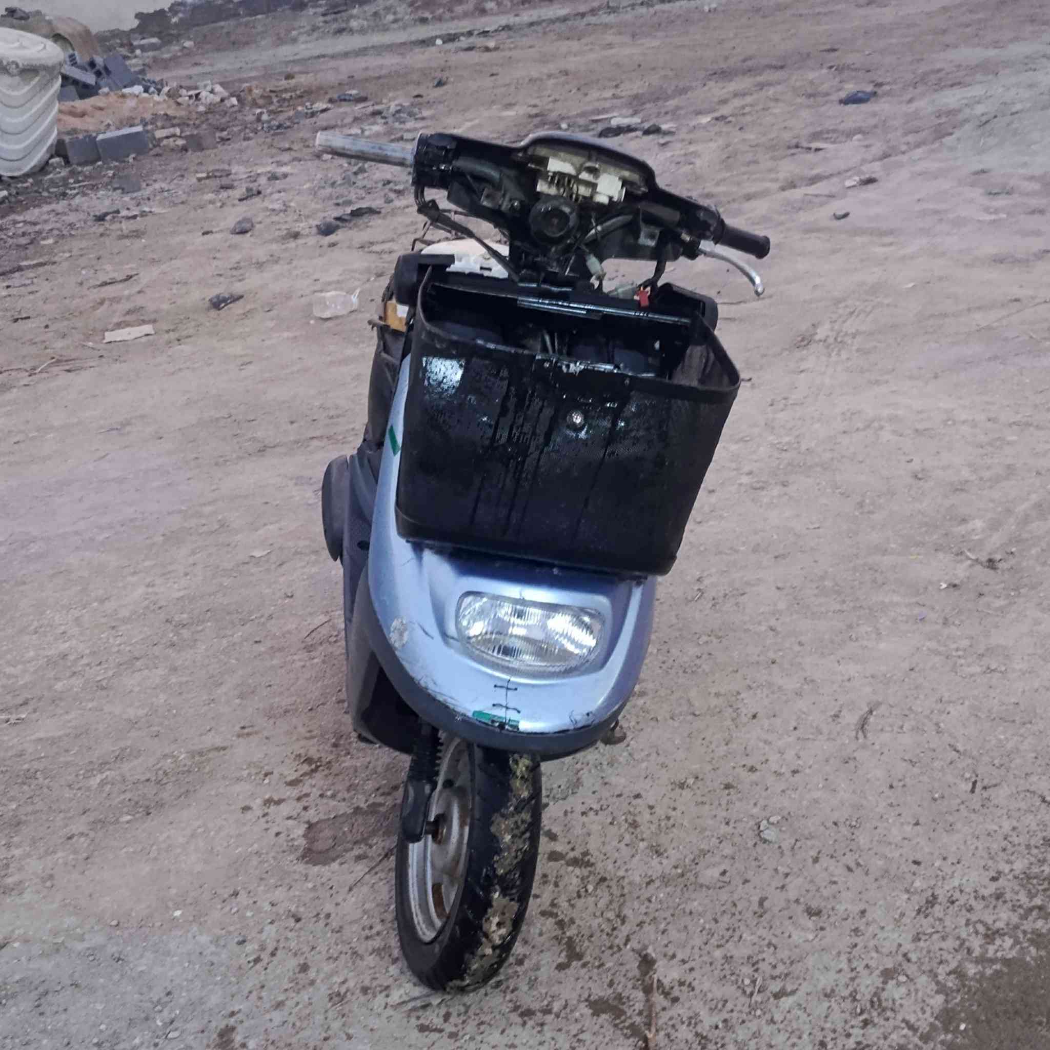 سلام عليكم للبيع دراجه منغول الدراجه هندر واحد تشتغل مال شغل محرك ما مفتوح شرط الدراجه حلوه اتريد تنضيف كابريتر وتريد سبرنك بس ***********
